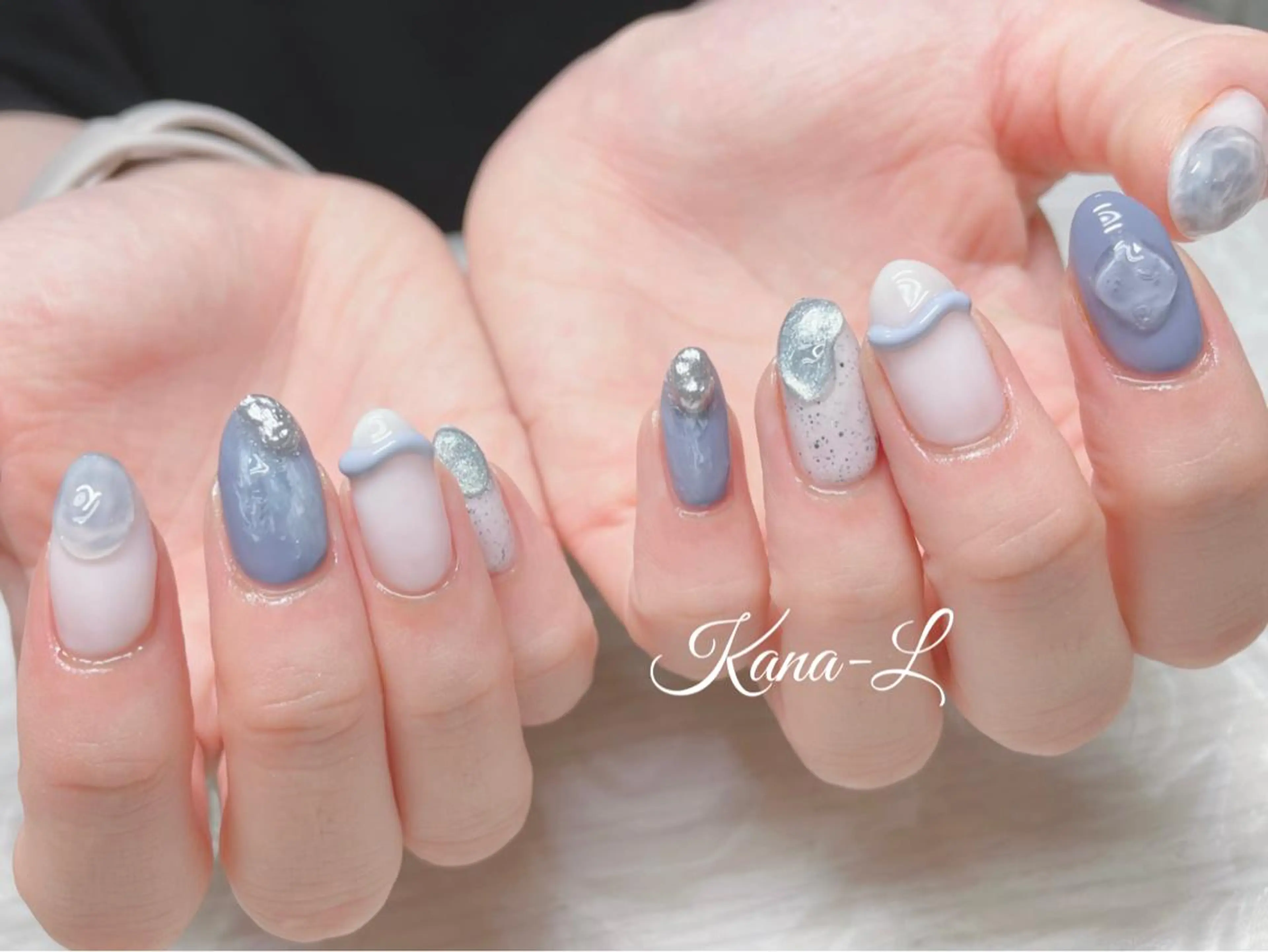 カラー ネイル ブルーカラー ブルー ジェルネイル マグネットネイル ニュアンスネイル 芦辺 香奈のネイルデザイン