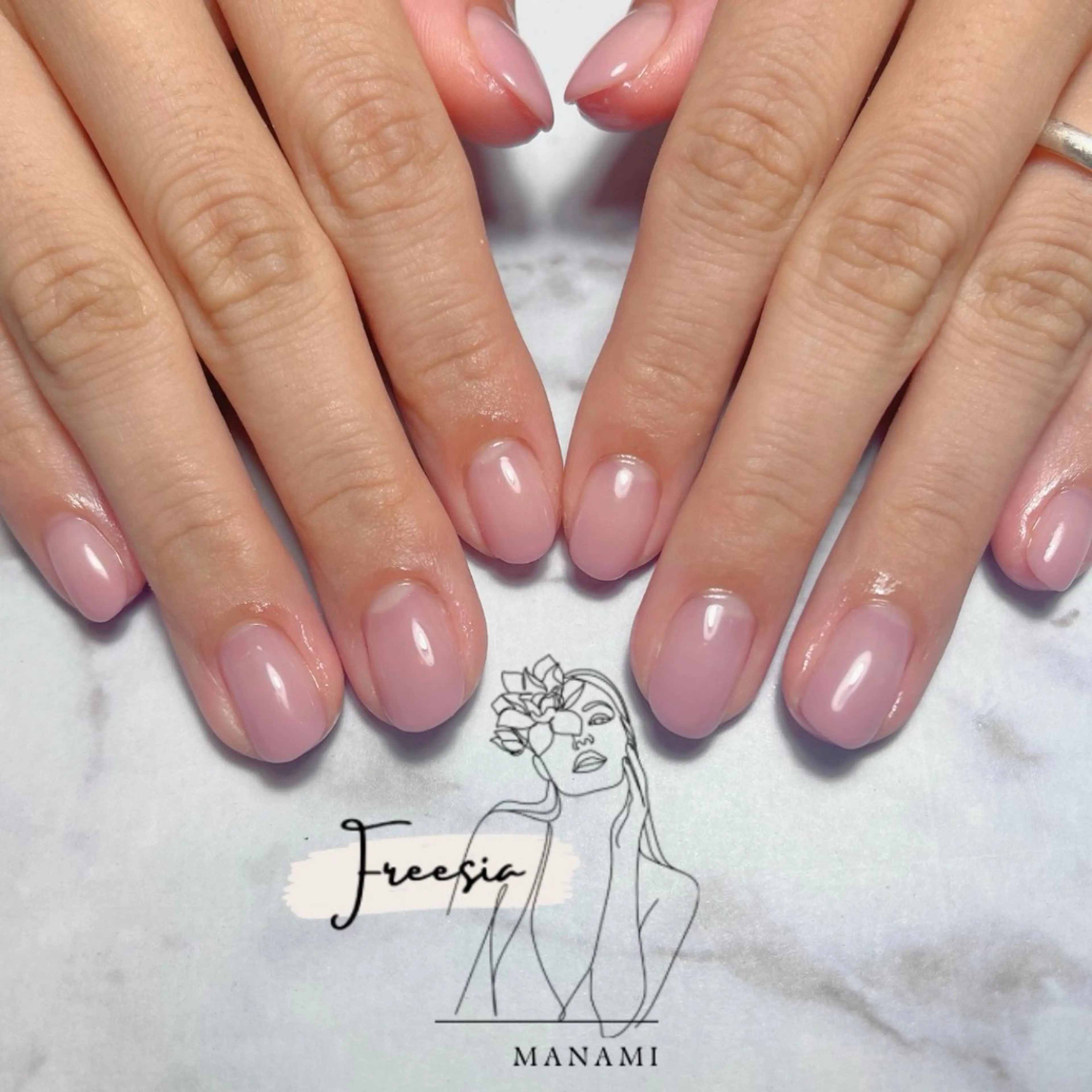 ネイル オフィスネイル ハンドネイル freesia Manamiのネイルデザイン