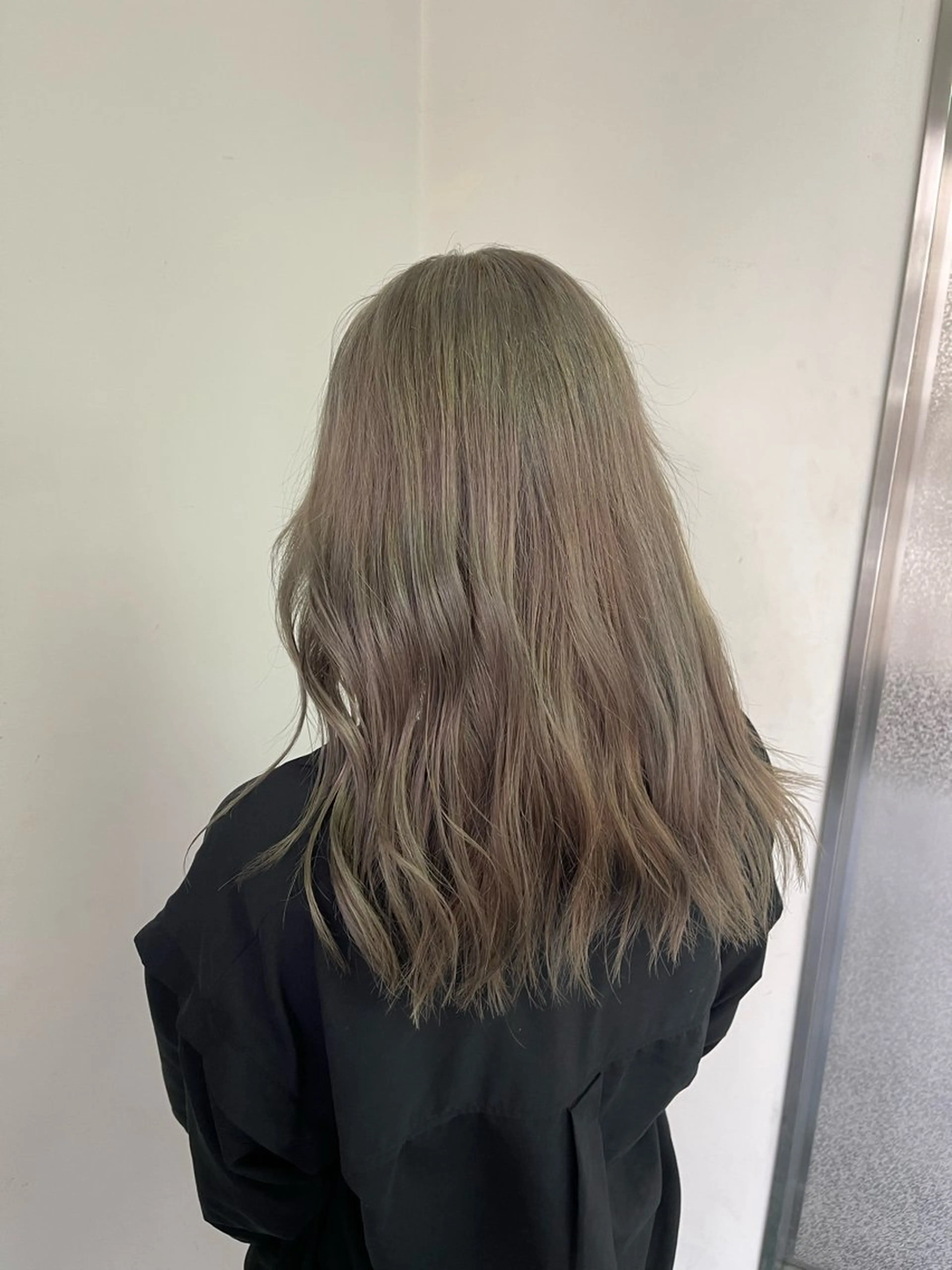 セミロング カラー ベージュカラー ブリーチ ケアブリーチ デザインカラー ダブルカラー ヘアカラー トリートメント SOYON西大寺店所属・ダブルカラー/ 髪質改善💎安藤のヘアスタイル