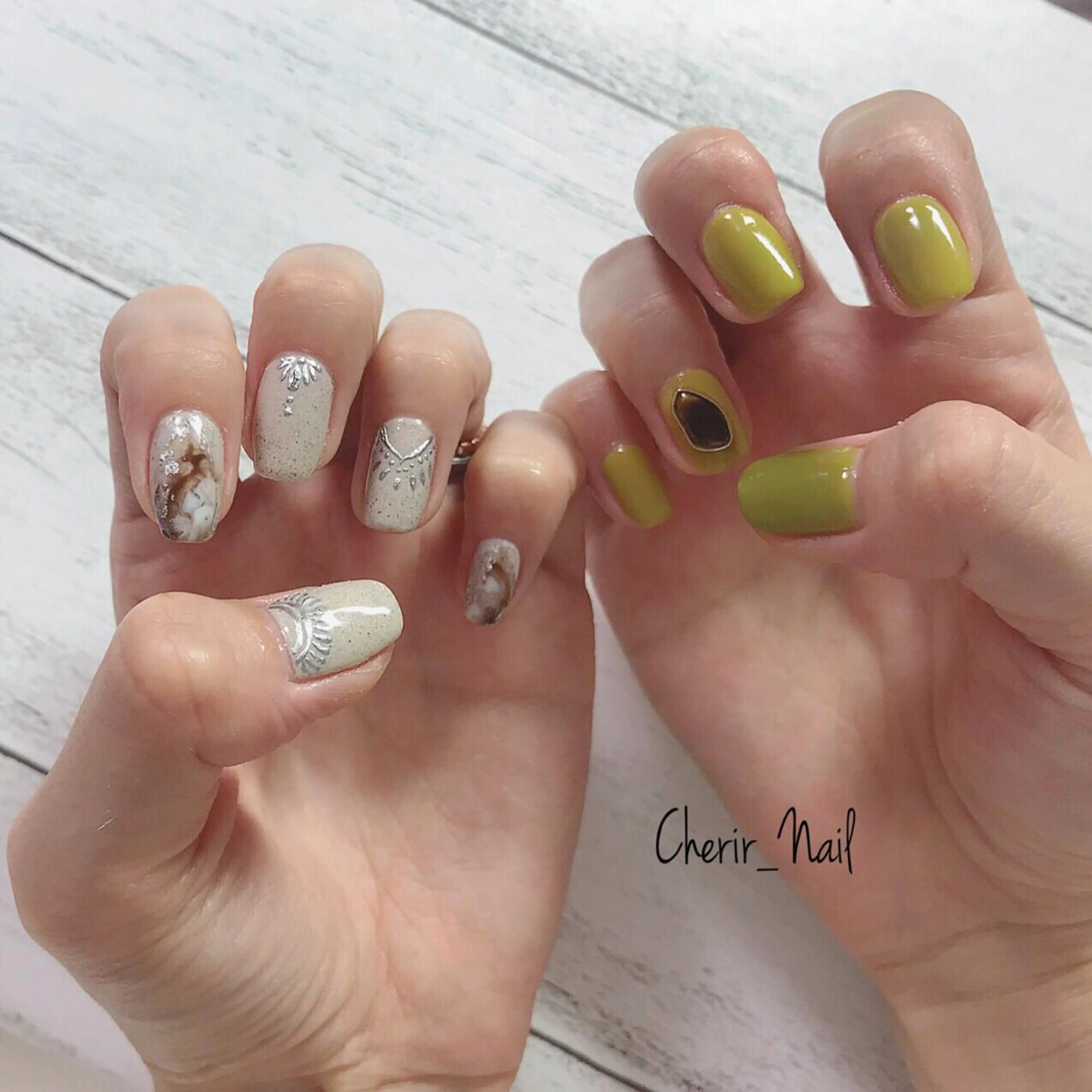 ネイル アートネイル カジュアル グリーン ニュアンスネイル ワンカラーネイル Cherirnail kaoriのネイルデザイン