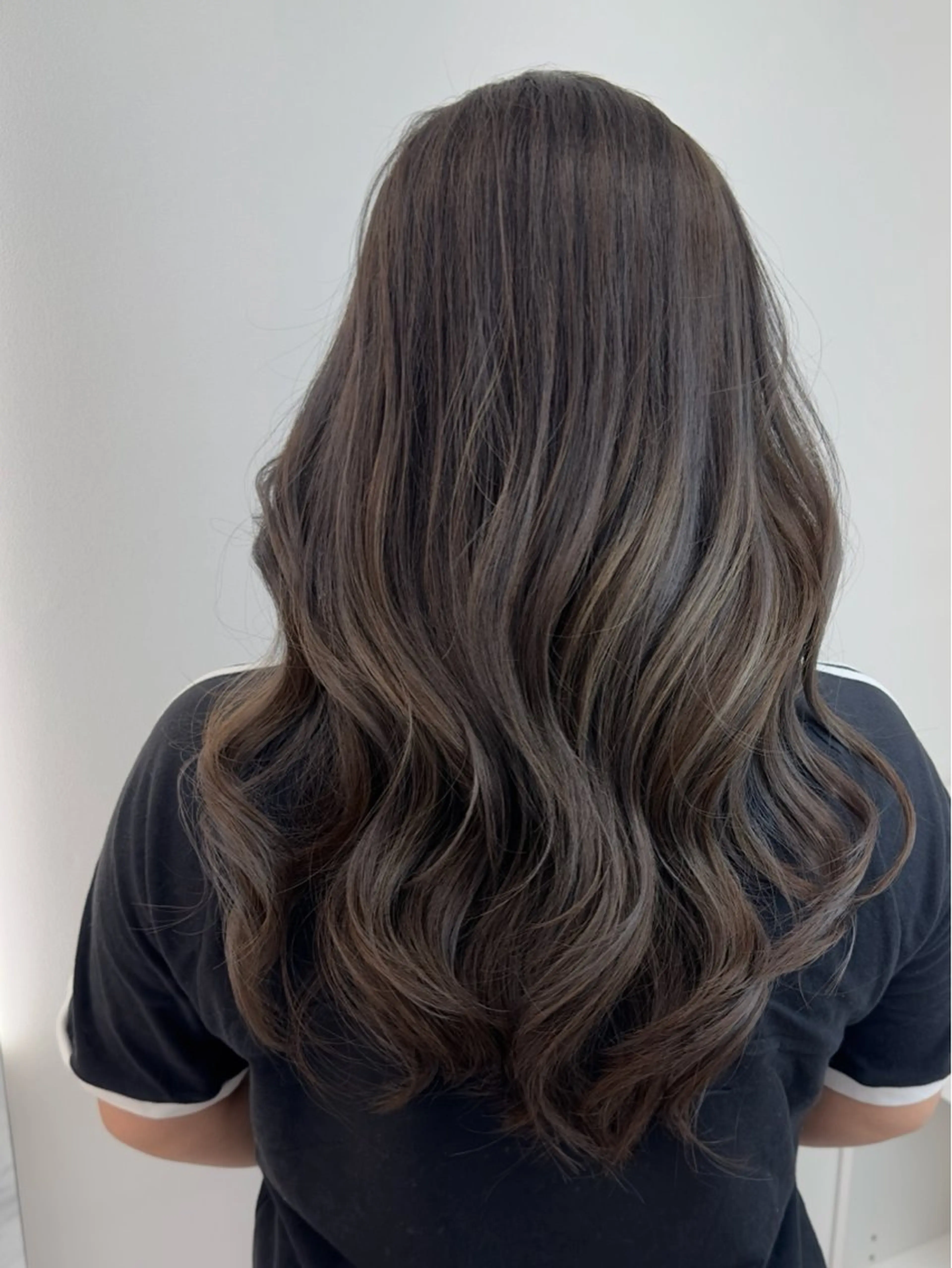 ロング WHITELY     Shibuya所属・プライベートサロン Akane🤍のヘアスタイル