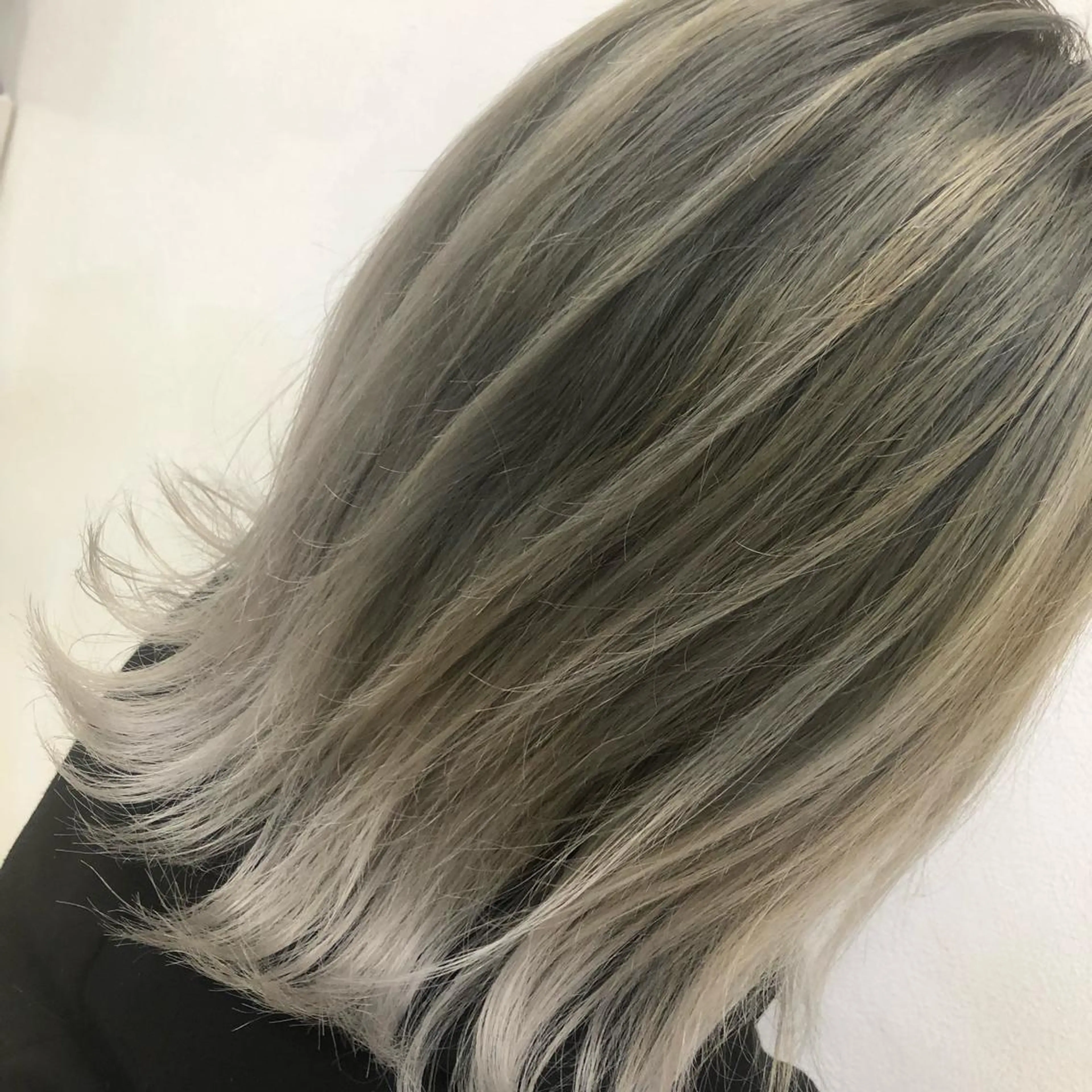 ミディアム カラー 脱白髪染め専門店HAKUA PLUS白髪ぼかし町田2号店所属・脱白髪染め 大月竜斗のヘアスタイル