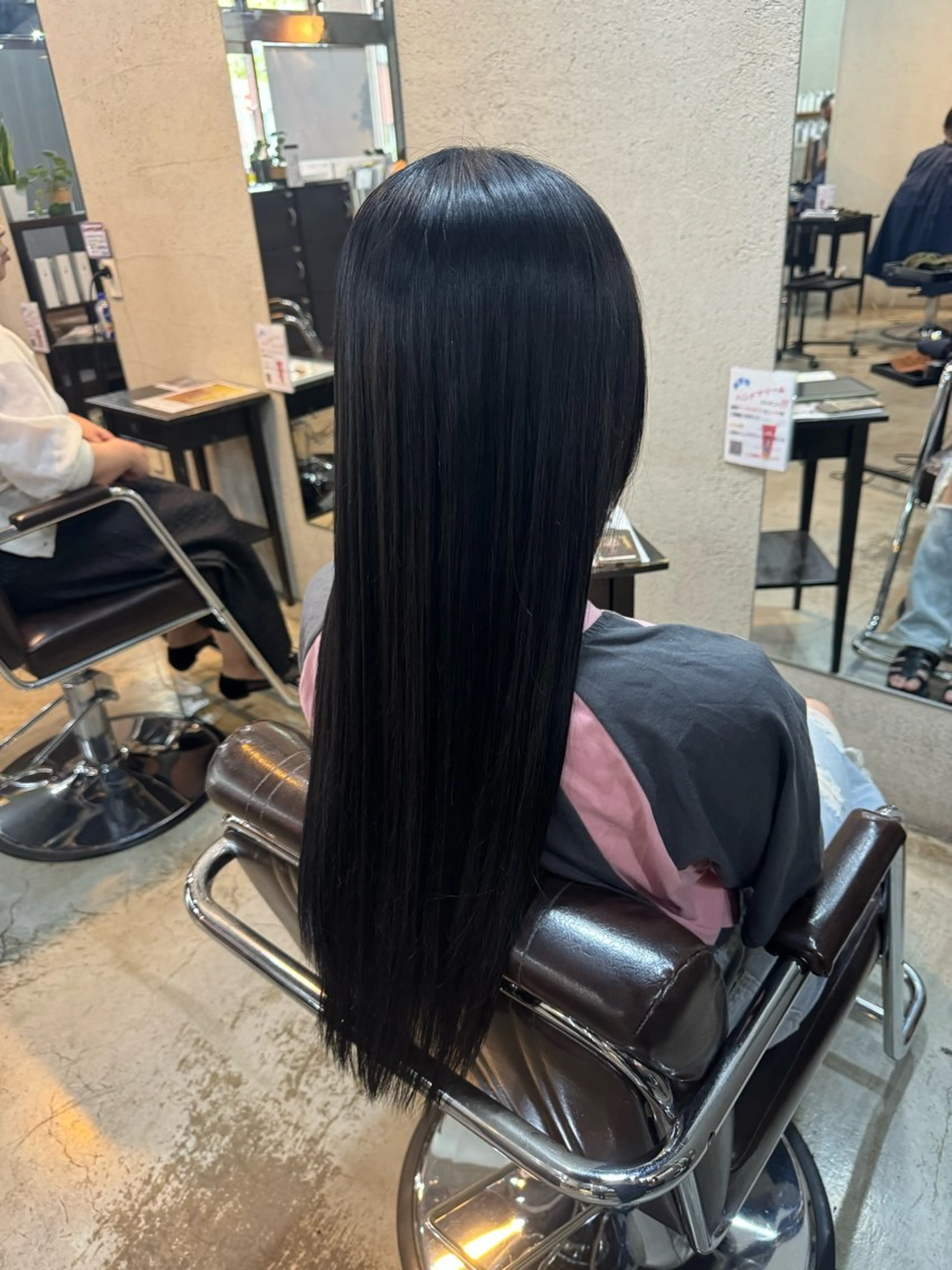 ロング カラー 黒髪 幕田 希耀美のヘアスタイル