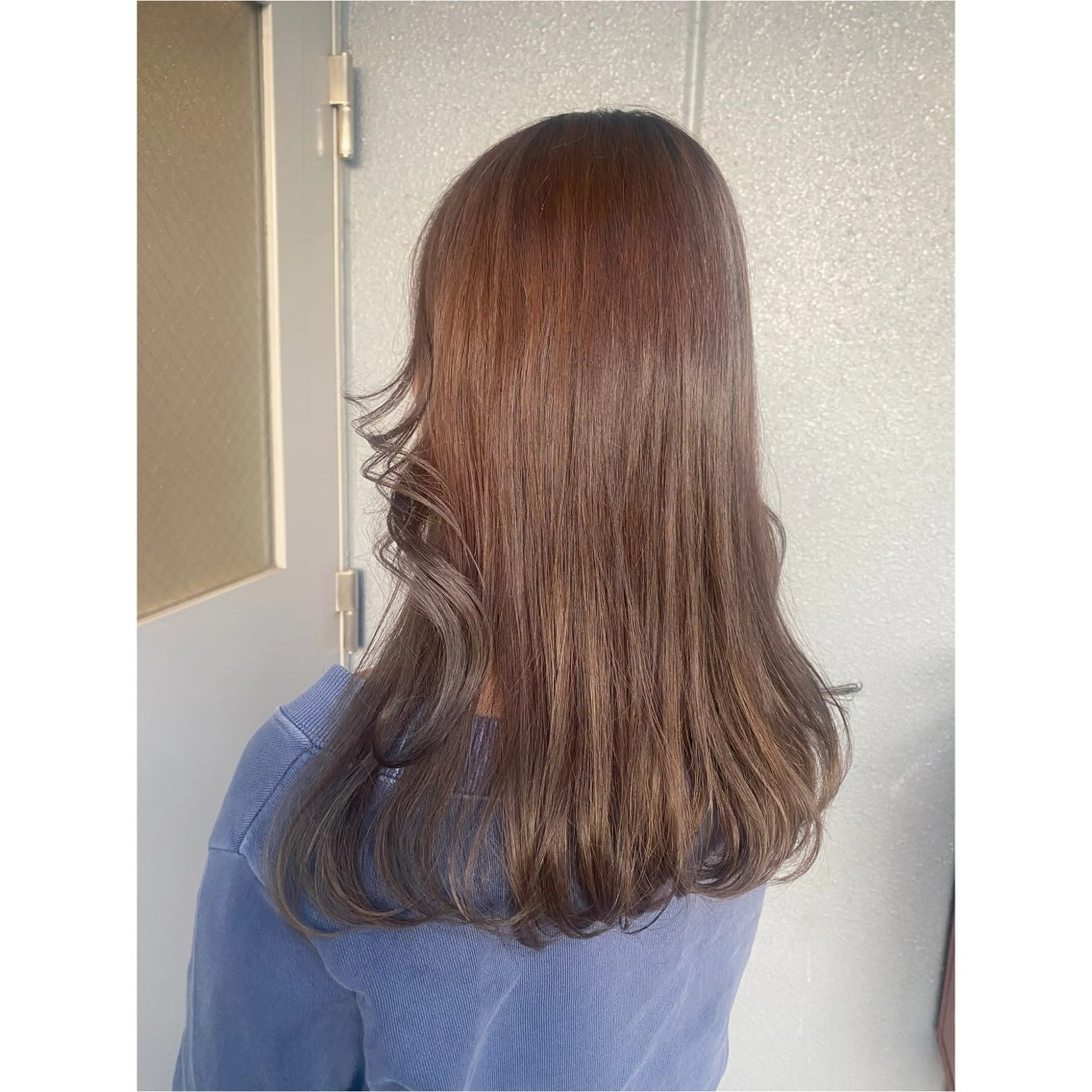 ロング 艶•透明感カラー フィーシーのヘアスタイル