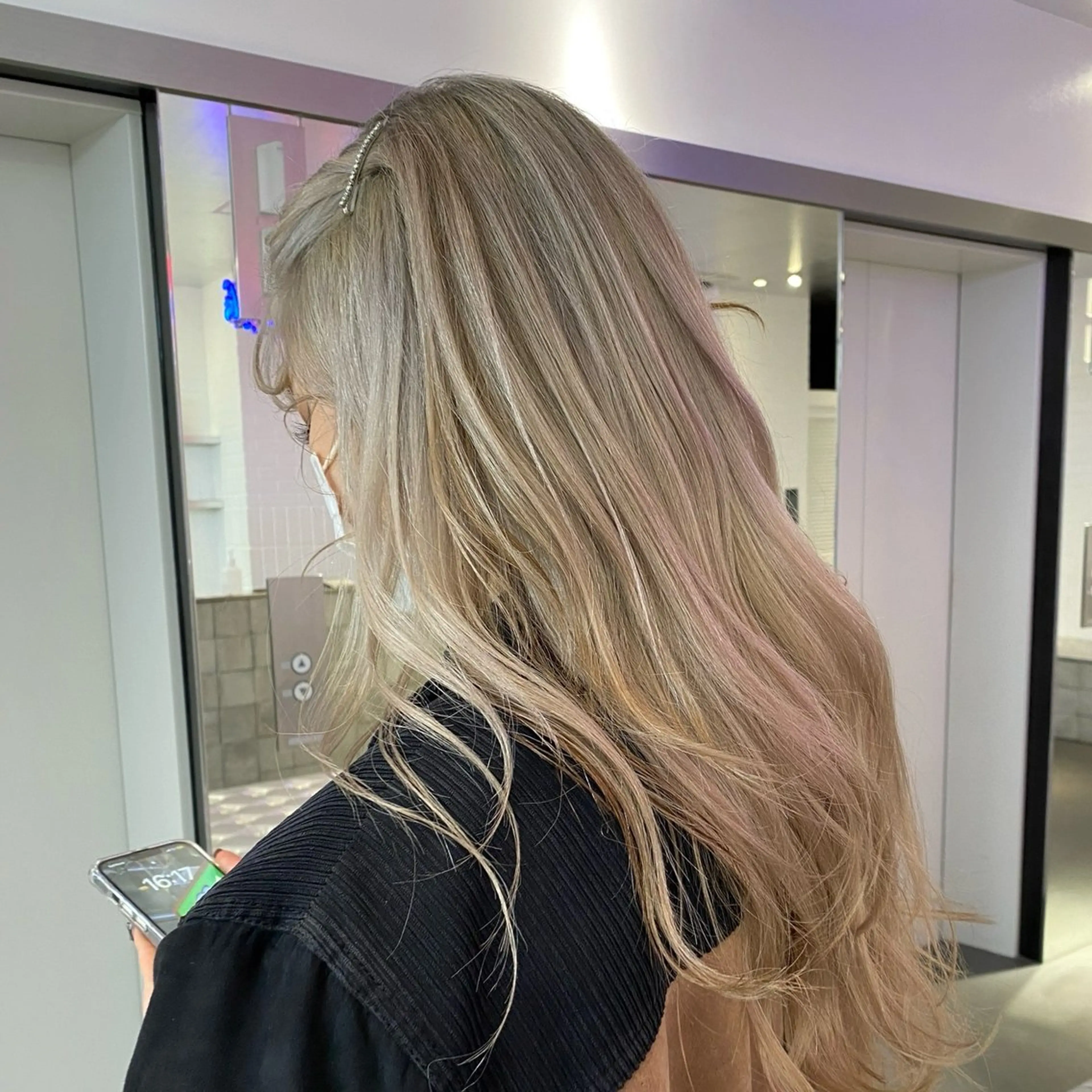 ロング カラー HIKARI🐈‍⬛ ハイトーン×デザインのヘアスタイル