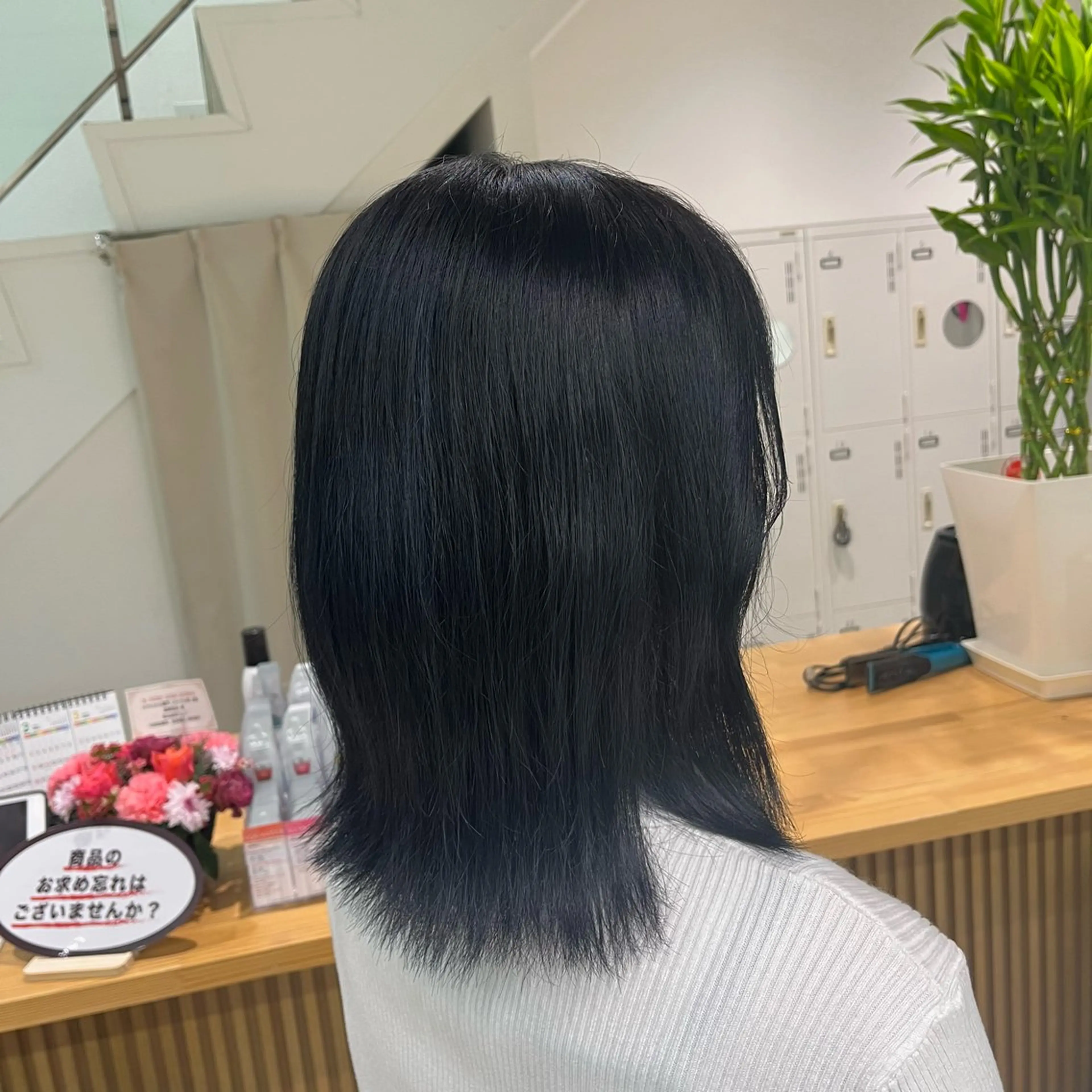 ミディアム カット ヘアカラー omocha umiのヘアスタイル