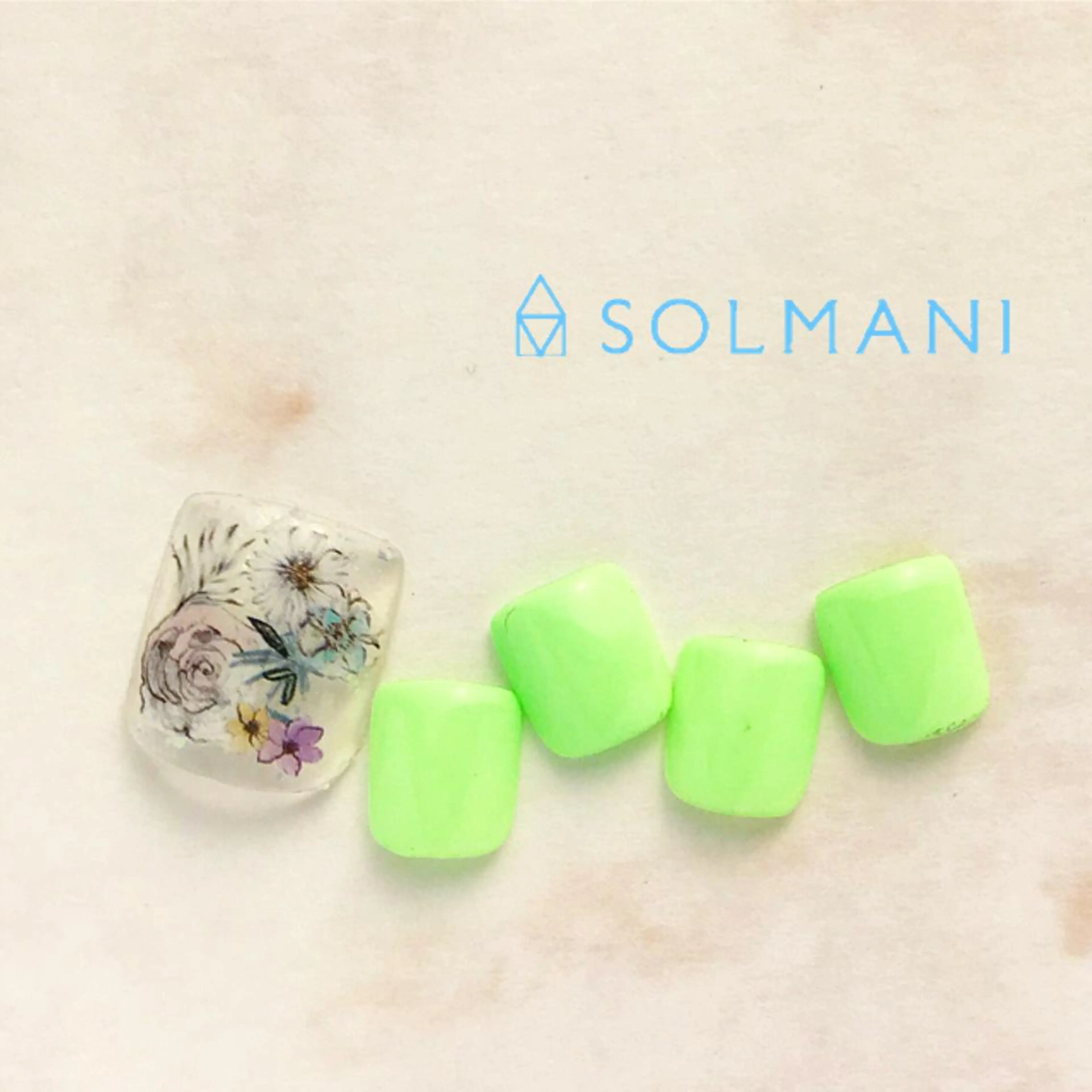 ネイル フットネイル SOLMANI 予約担当のネイルデザイン