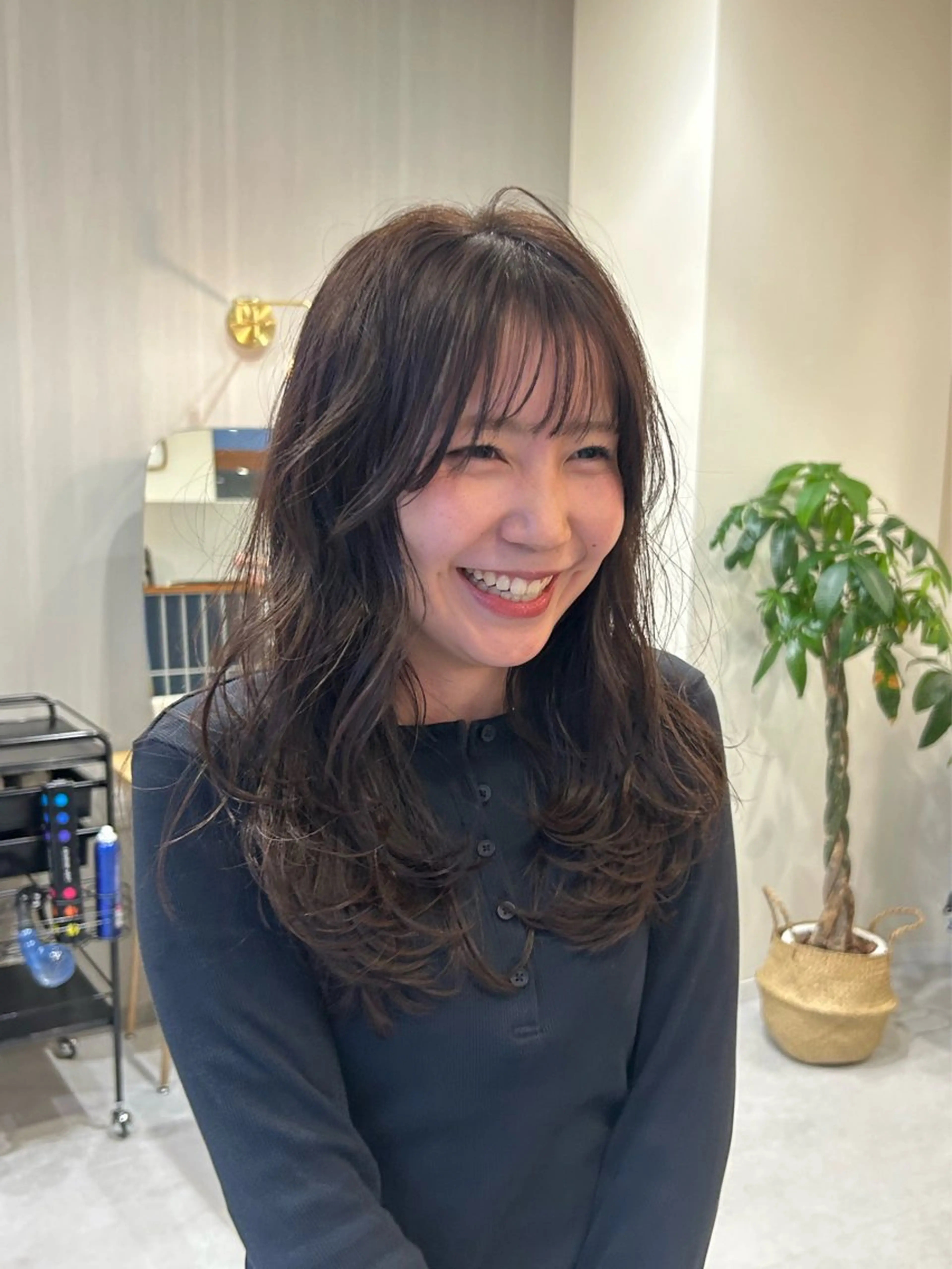セミロング レイヤーカット 中嶋 うみのヘアスタイル