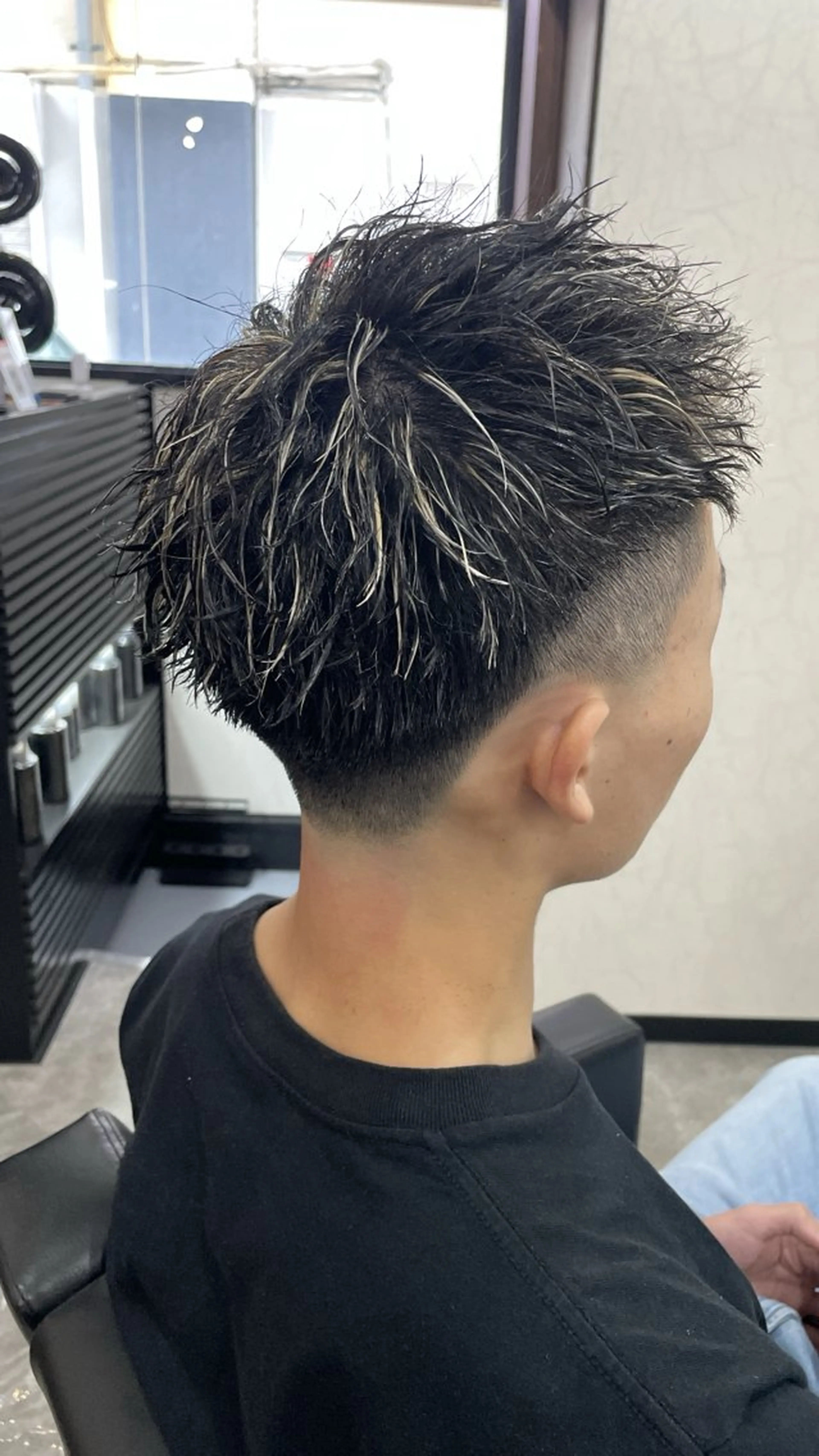 ショート カラー メンズ フェードカット メンズハイライト メンズメッシュ スキンフェード ハイライトカラー TETISS所属・💈メンズハイライト 南谷💈のヘアスタイル