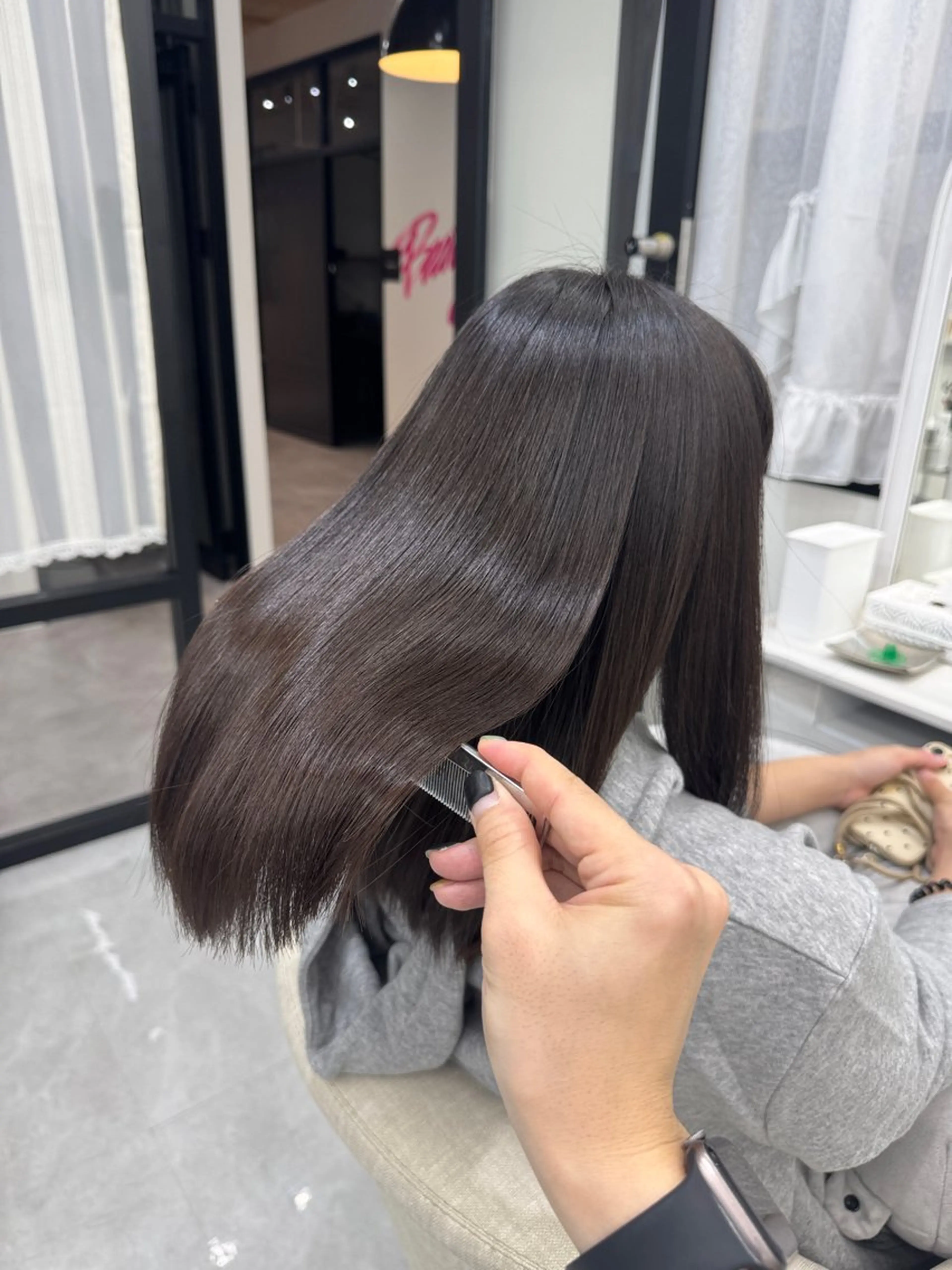 セミロング 髪質改善 縮毛矯正 ✨髪質改善が大好評✨ 美容室lic近藤✨のヘアスタイル