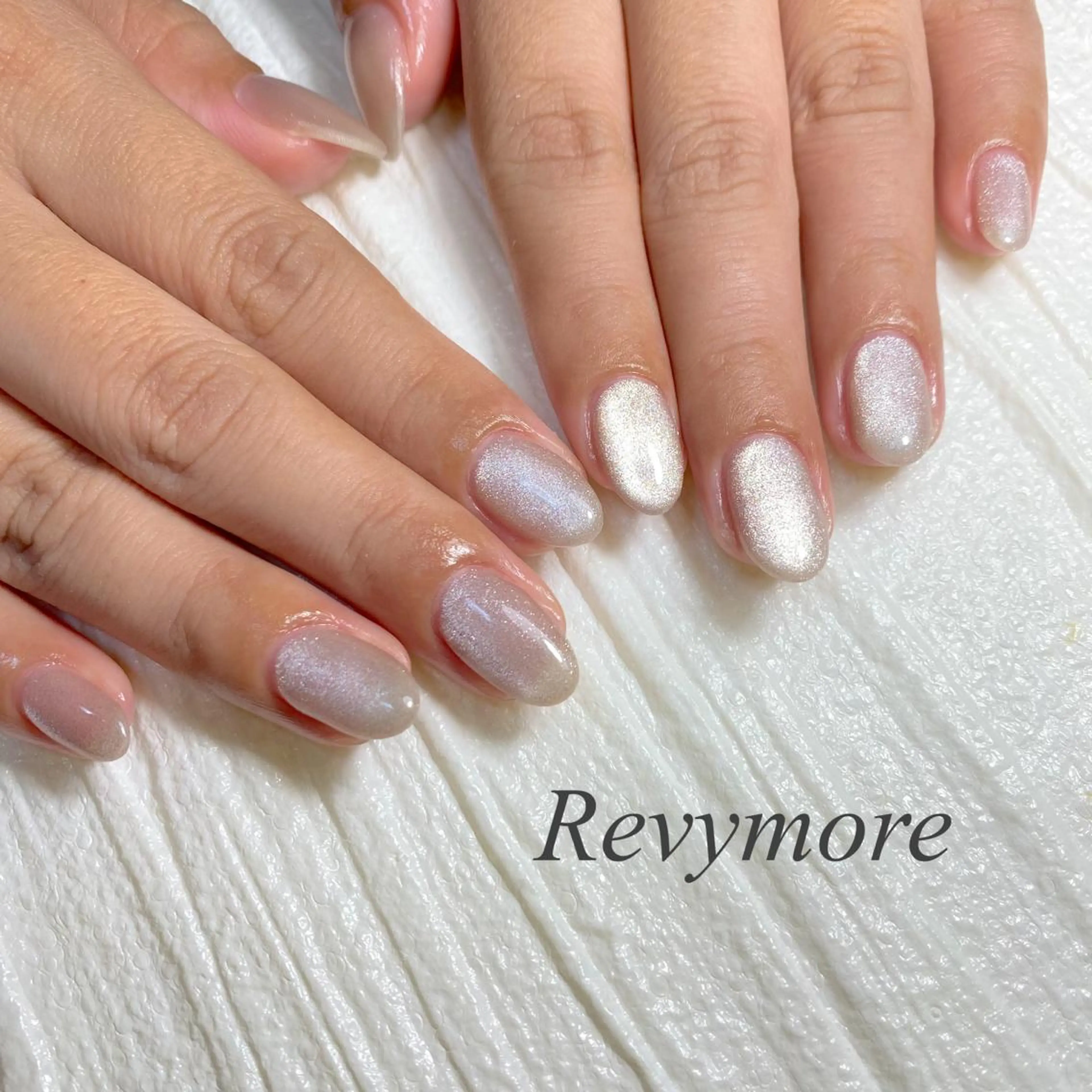 ショート ネイル 韓国風ヘア ジェルネイル キラキラネイル 韓国ネイル マグネットネイル nail salon Revymore所属・nail salon Revymoreのネイルデザイン