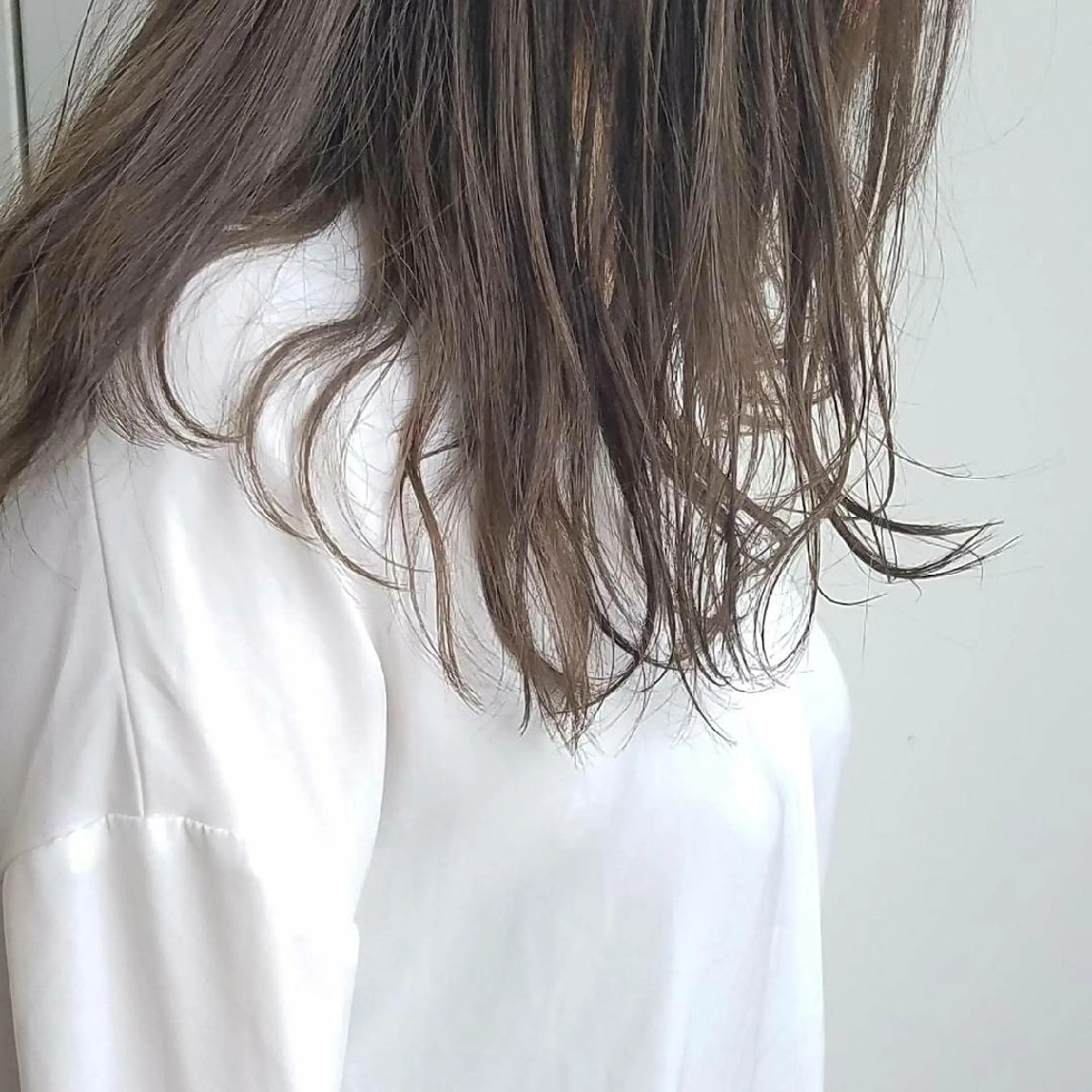 カラー ミディアム アッシュ iplus まつげ、眉毛、耳つぼのマツエク・マツパデザイン