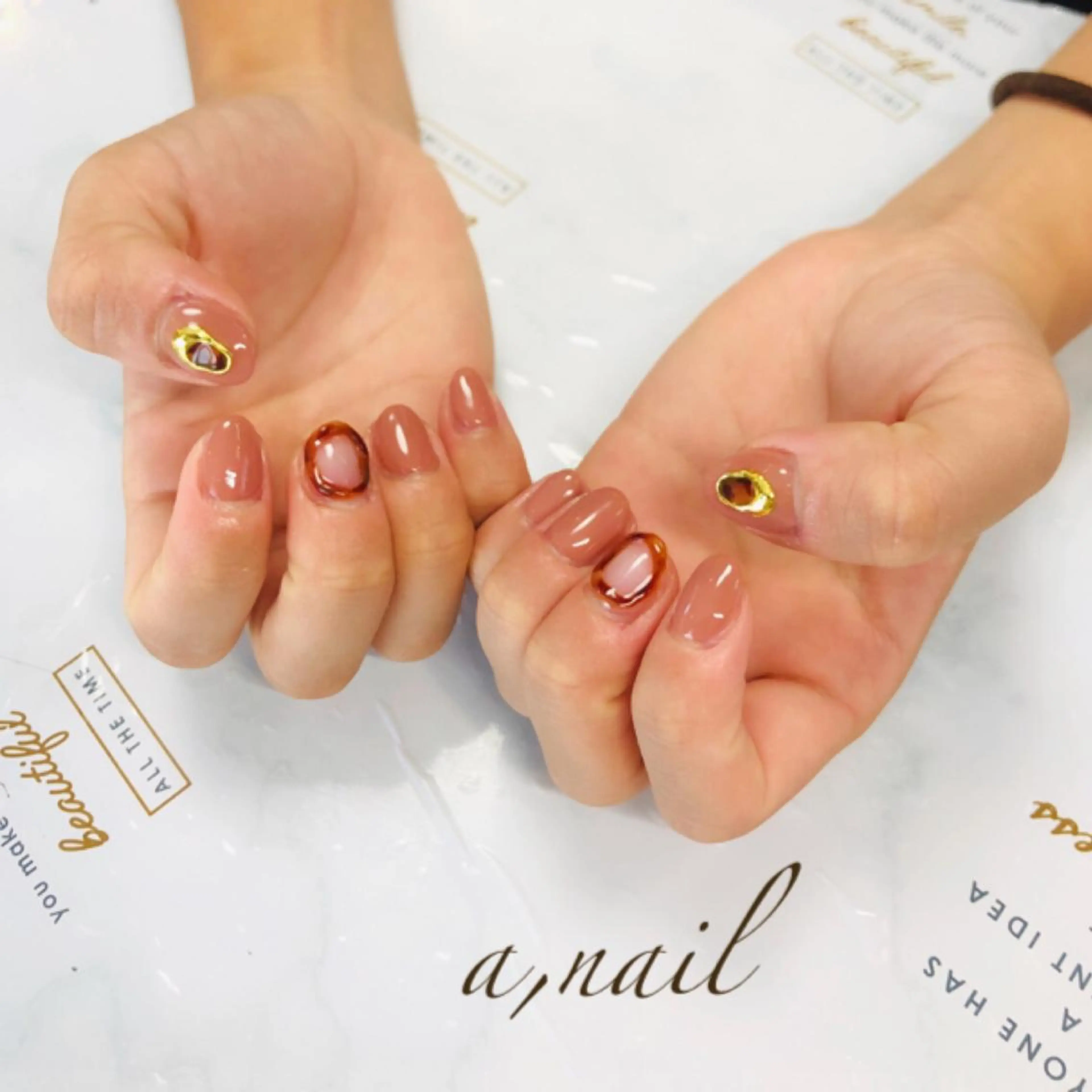 ネイル べっ甲ネイル フットネイル ジェルネイル グラデーション ラメ(グリッター) ハンドネイル ネイルサロン エーネイルのネイルデザイン