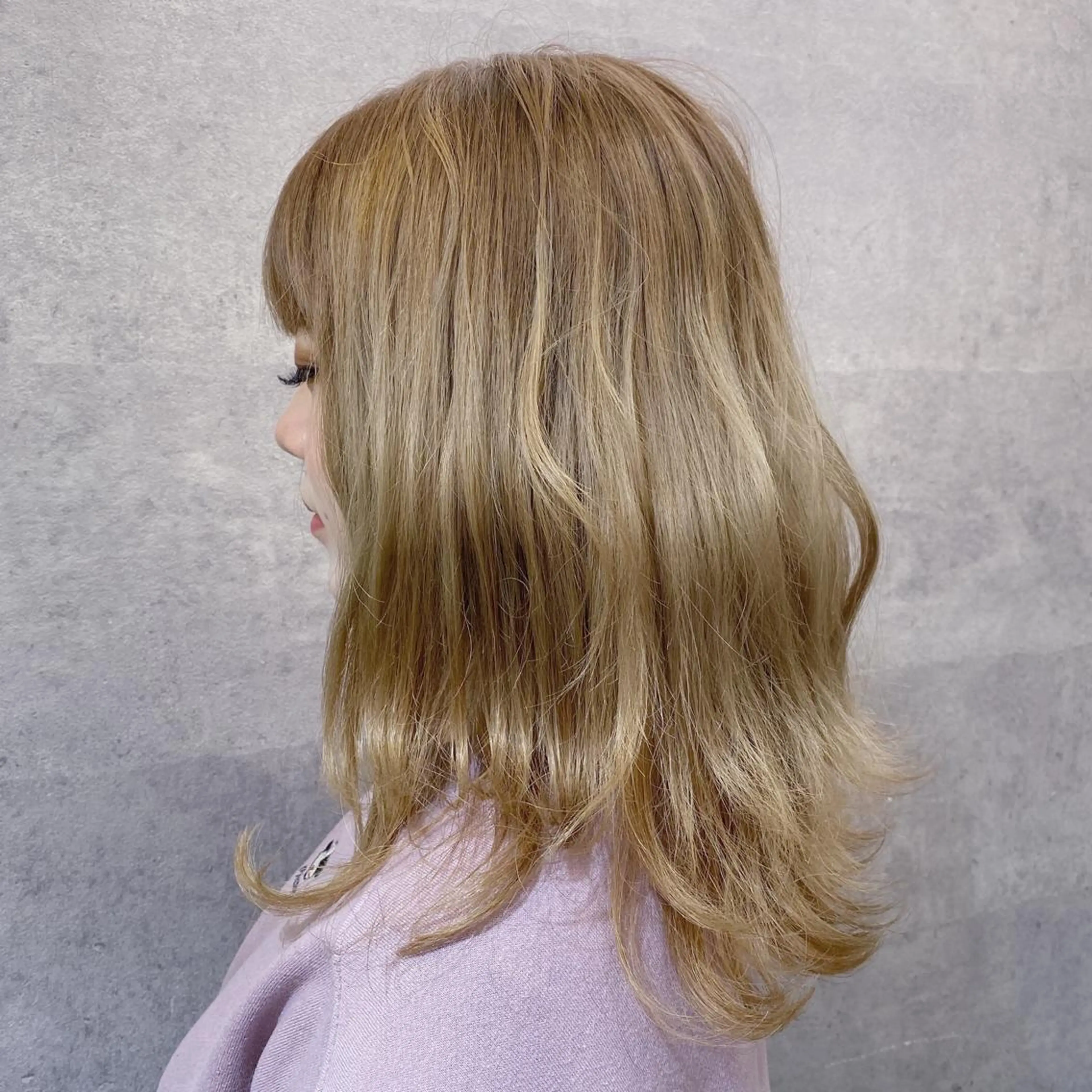 セミロング カラー ベージュカラー ハイトーンカラー ハイトーンベージュ LATTE所属・𝑺𝒂𝒌𝒊 🩶マンツーマン施術のヘアスタイル