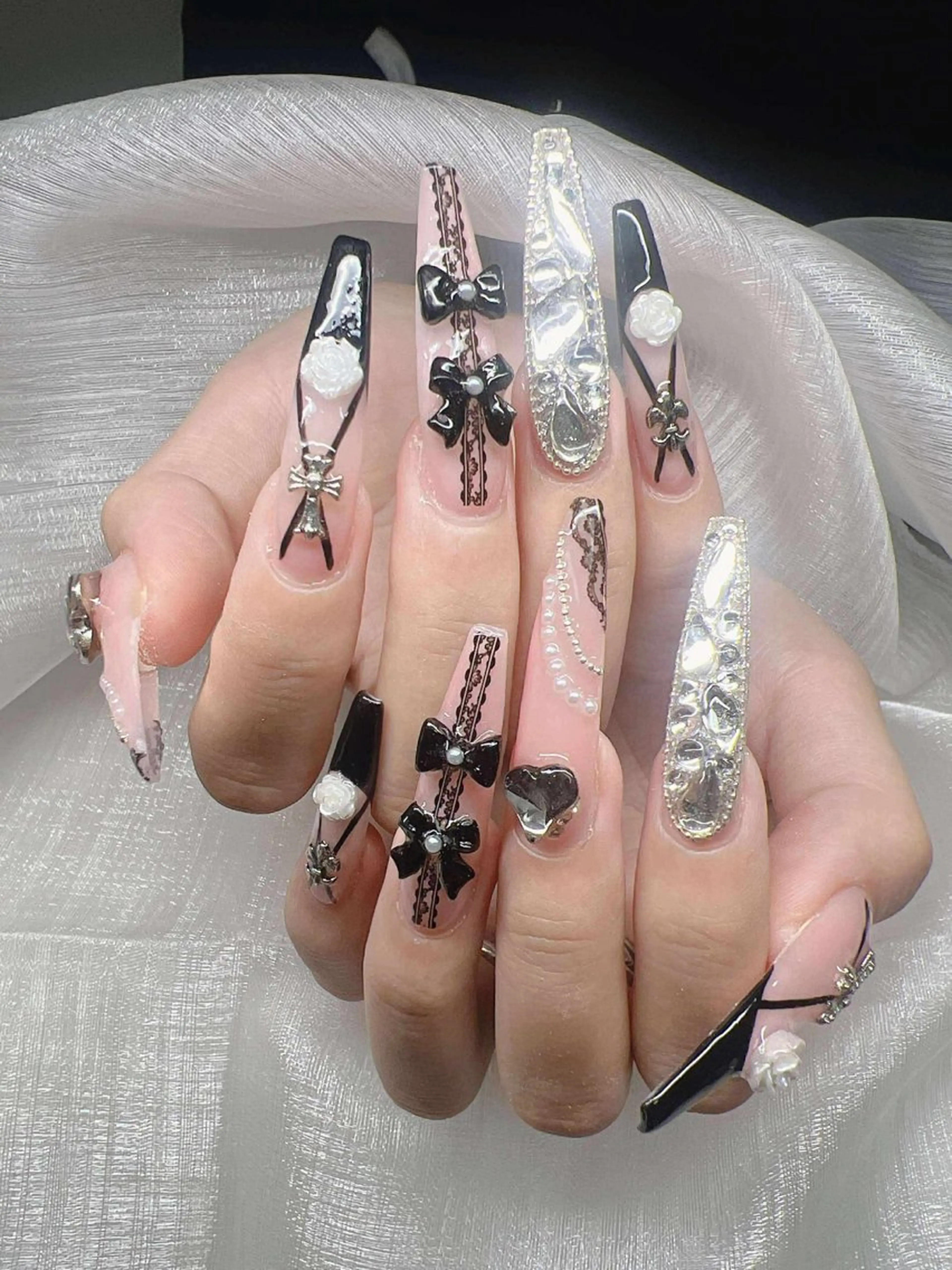 ネイル 長さ出し グラデーション 卒業式 キラキラネイル マグネットネイル ハンドネイル Lee Nailsのネイルデザイン