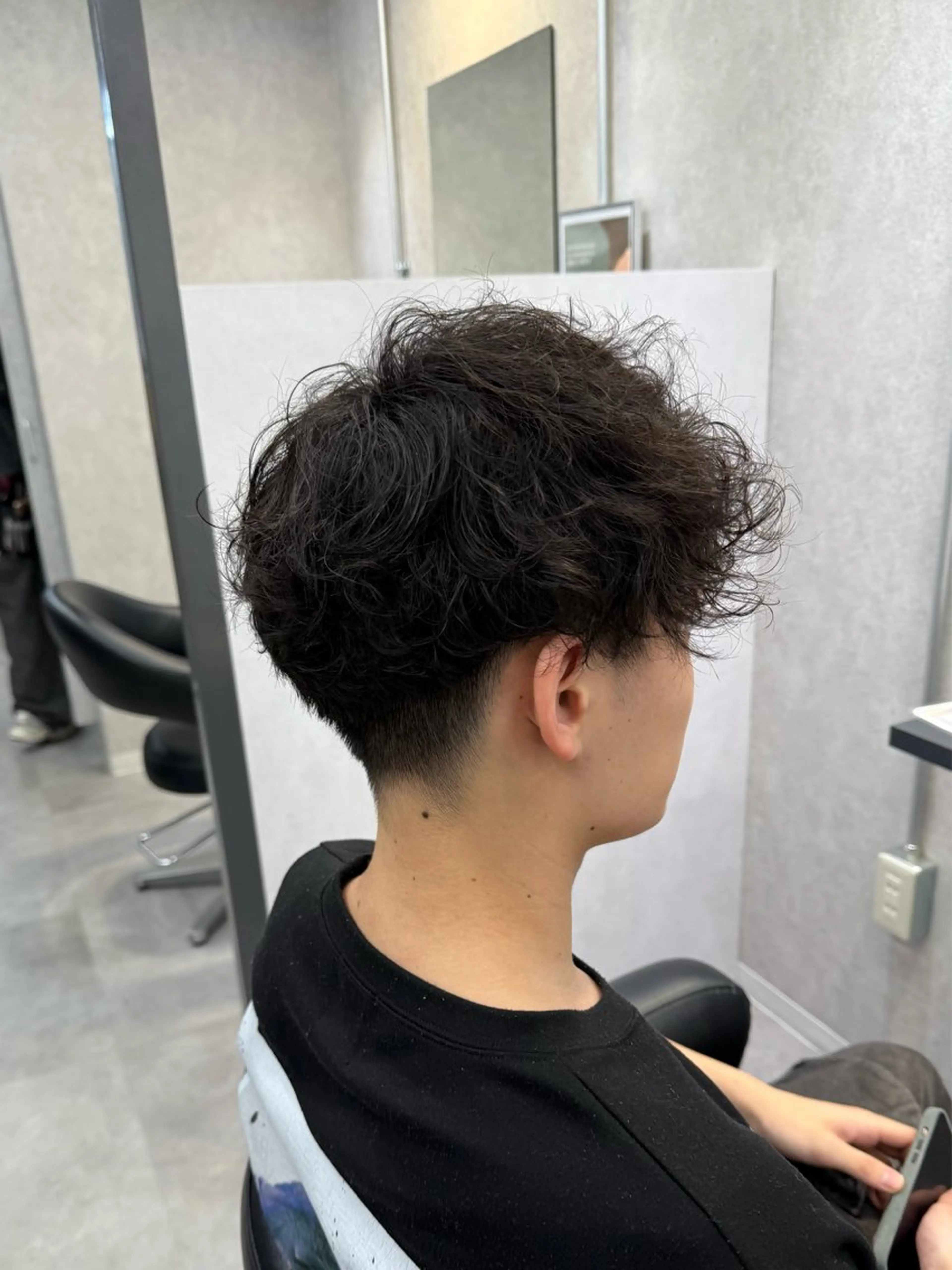 ショート パーマ メンズ メンズパーマ プードルパーマ プードルパーマ 【透明感カラー‎✨】 中島日菜のヘアスタイル