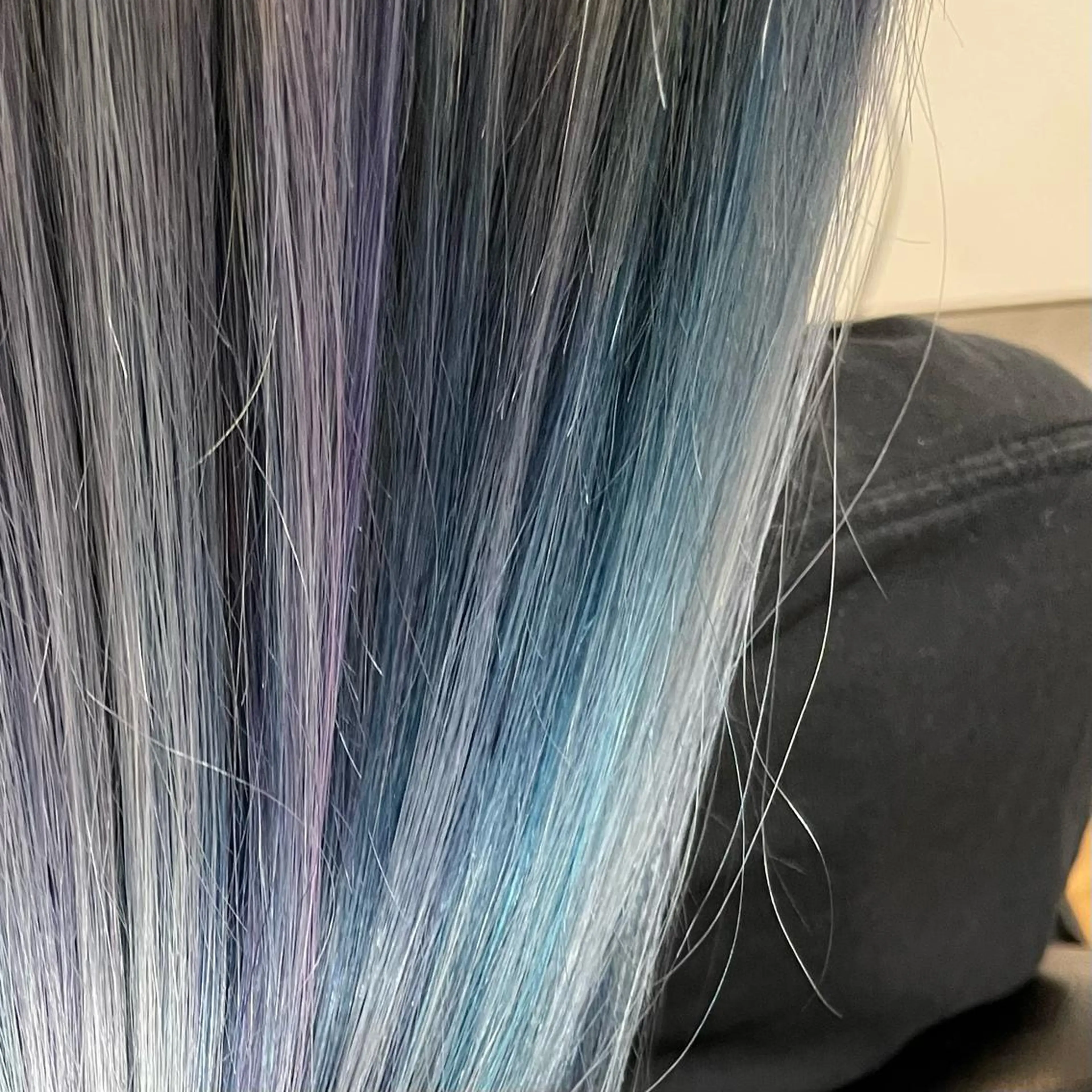 ロング カラー ブリーチ ユニコーンカラー イシイ ハルナ 🤍のヘアスタイル