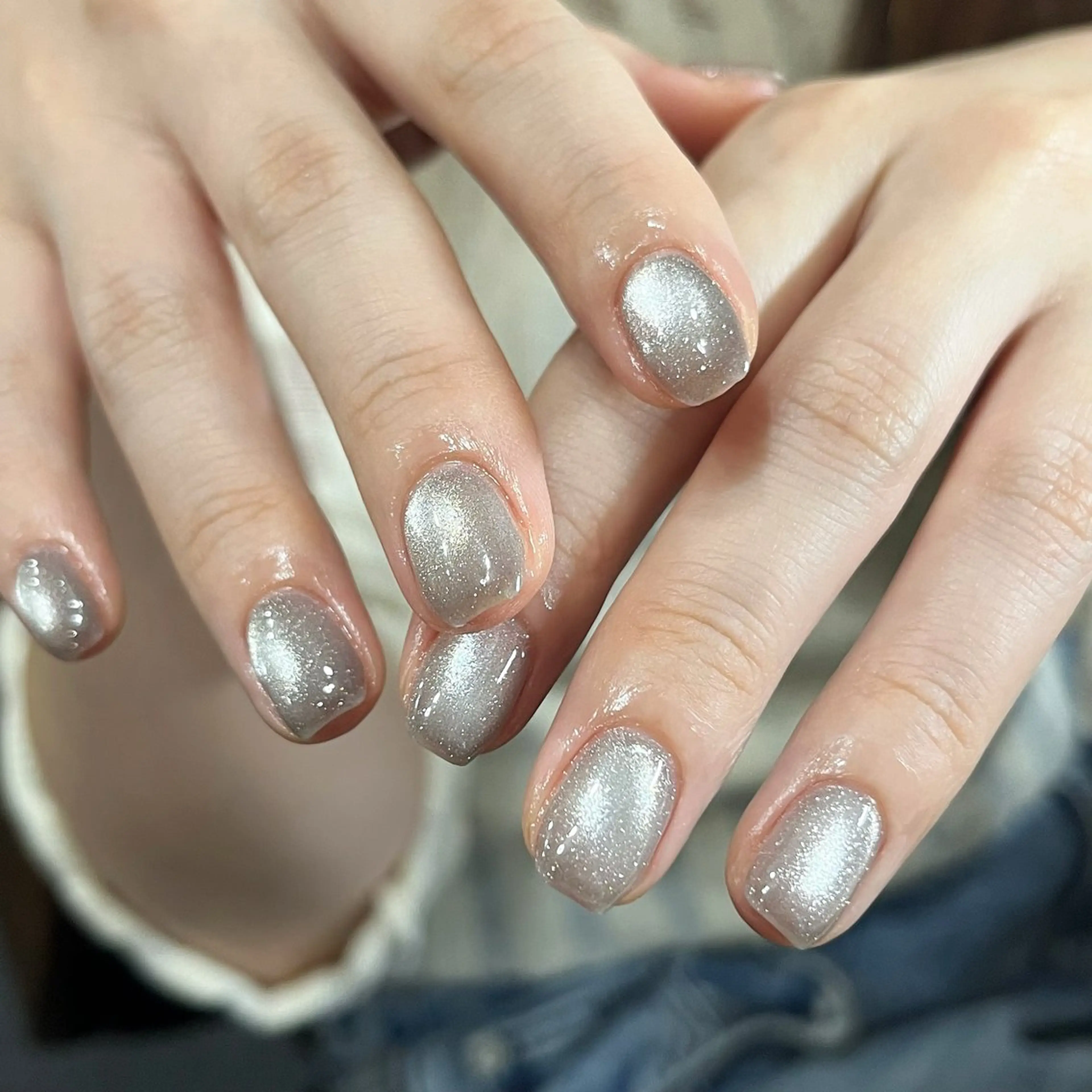 ネイル キラキラネイル マグネットネイル シルバー シンプルネイル ハンドネイル ハンドケア 🎀NAIL🎀 AI🪄︎︎◝✩のネイルデザイン