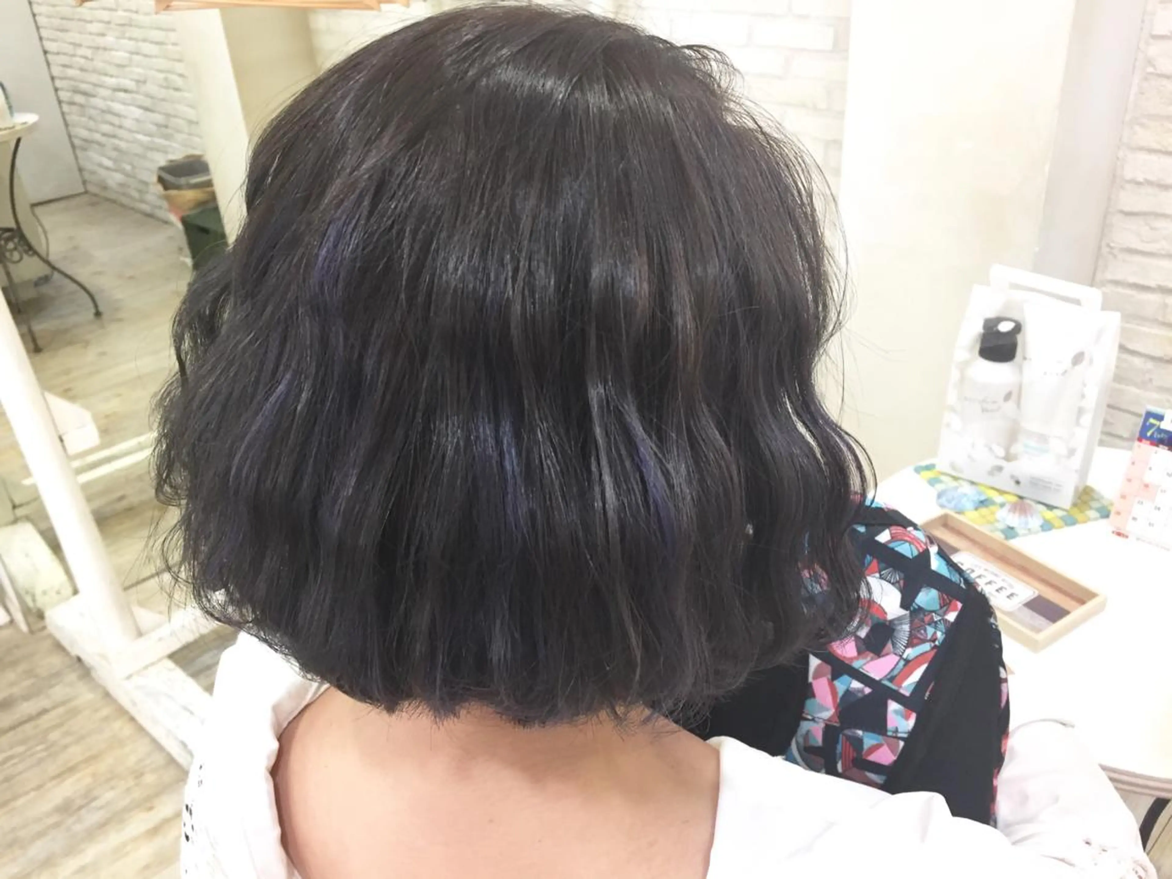 ショート カラー ブルーカラー ダークグレー ハイライトカラー ラベンダーカラー ハイライト HAUS 片山みほのヘアスタイル