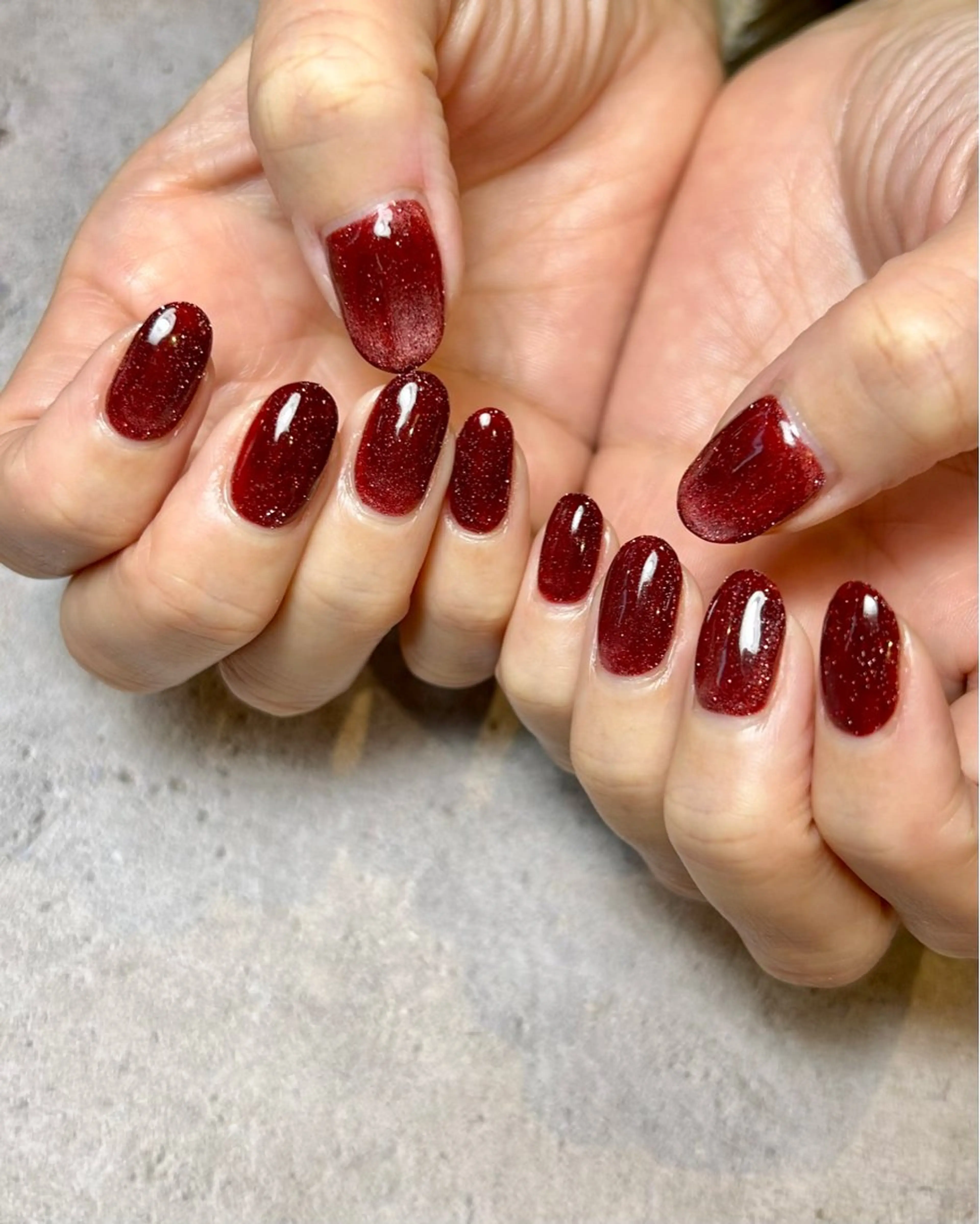 ネイル マグネットネイル マグネットワンカラー ワンカラーネイル 赤色 ハンドネイル Reflection marikoのネイルデザイン