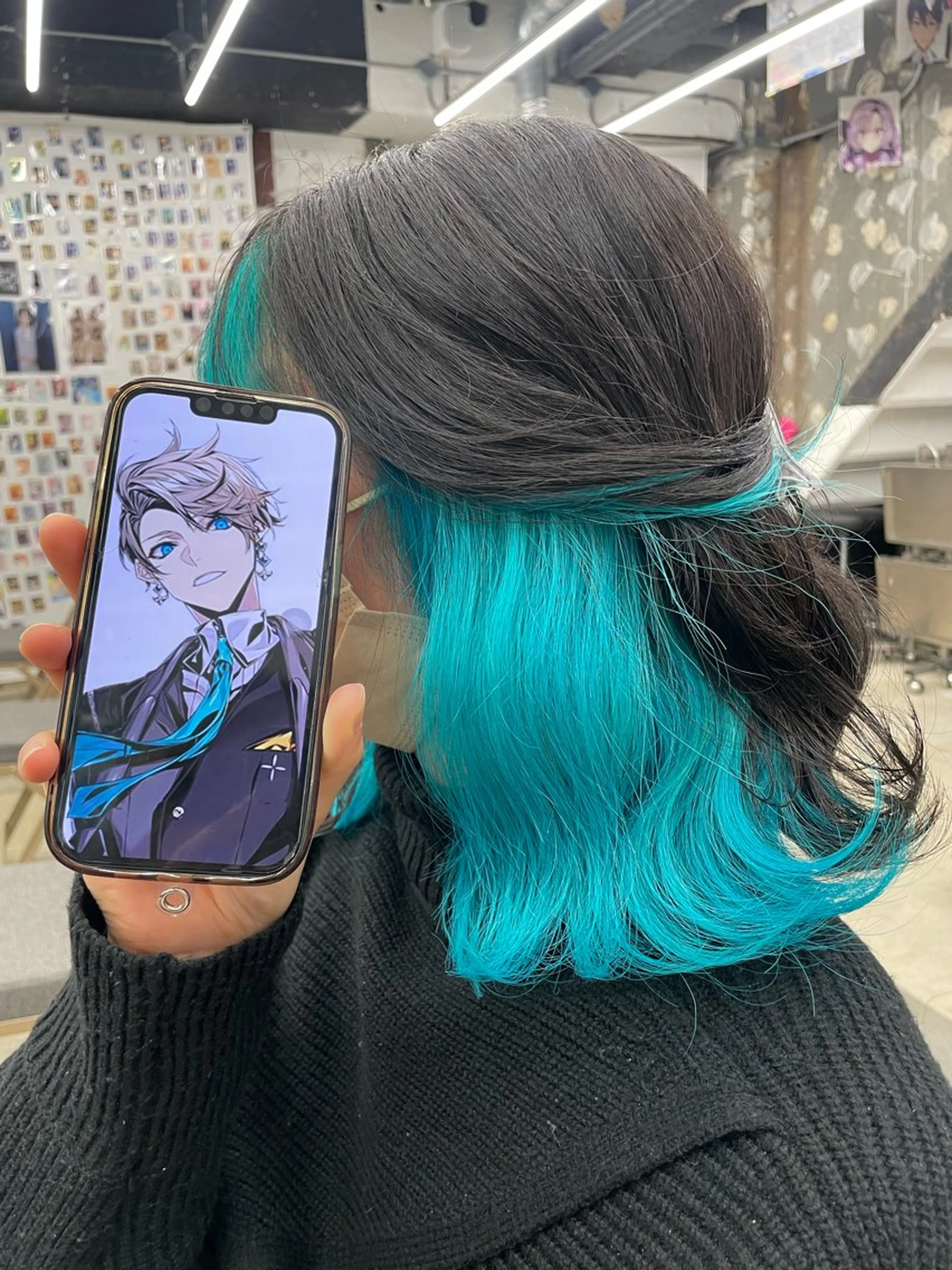 ミディアム カラー ブルーカラー インナーカラー ヘアカラー インナーカラー/推し ウルフ/アニメカラーのヘアスタイル