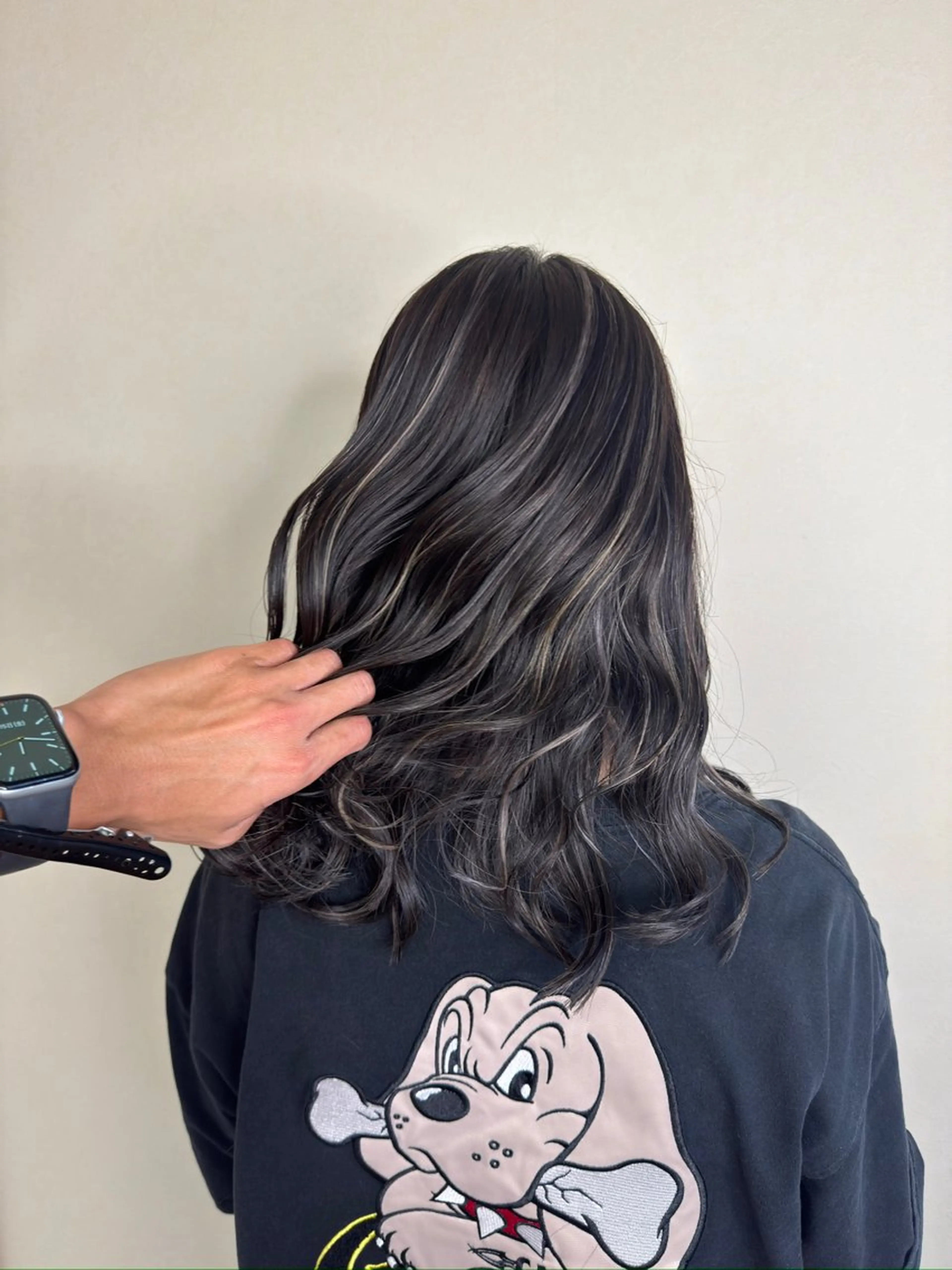 ミディアム カラー グレージュ ハイライトカラー ハイライト ハイライトカラー✨ グレージュ✨鎌倉光洋のヘアスタイル