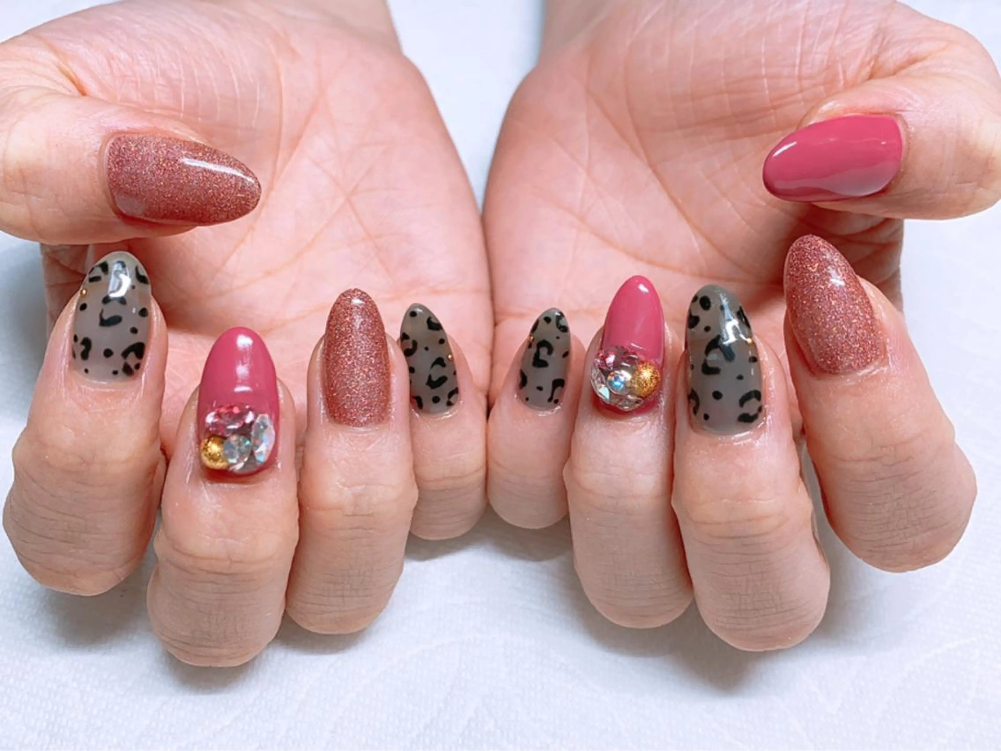 ネイル 持ち込み THECOLORS所属・近貞 莉奈のネイルデザイン