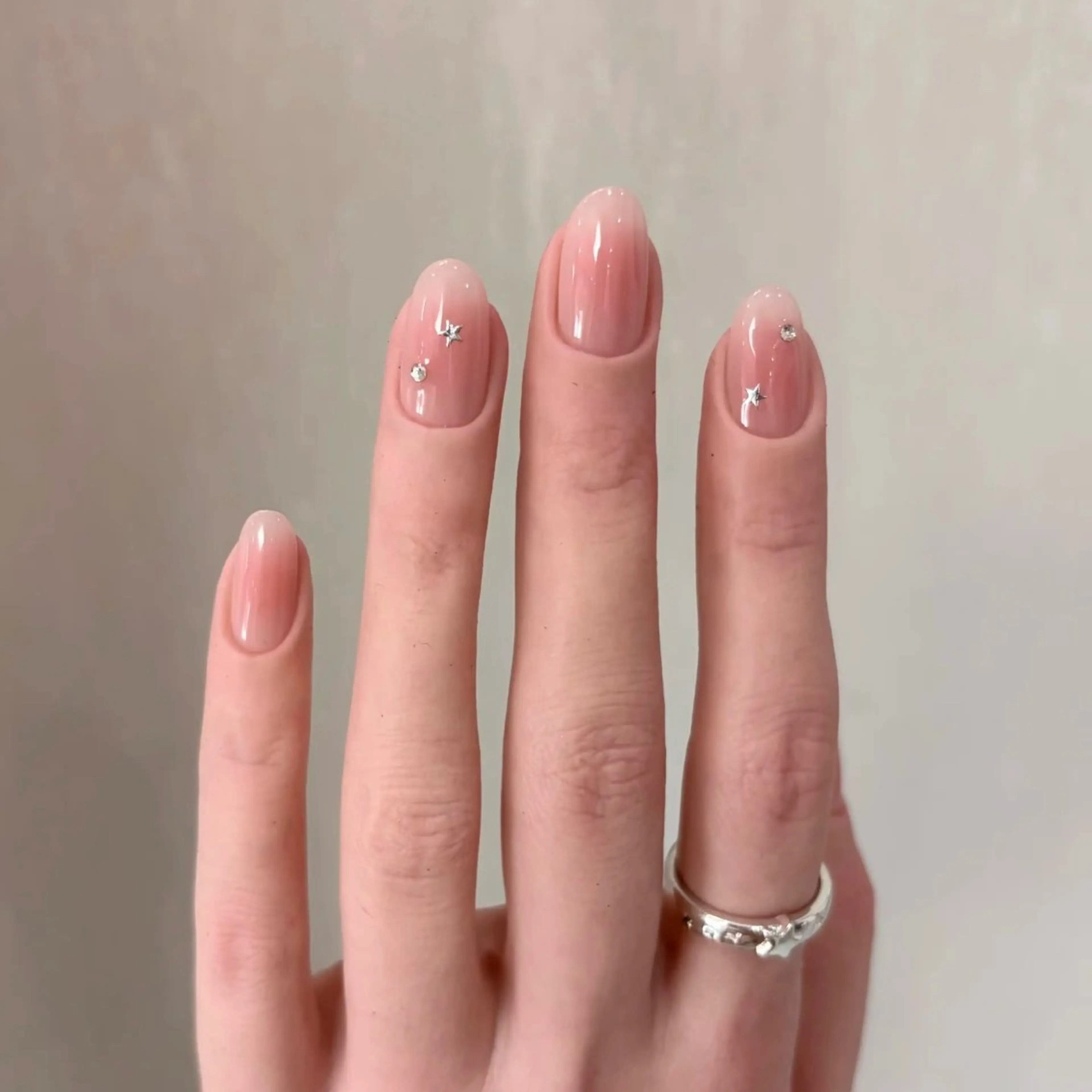 ネイル Nail salon Amoureuse ネイルサロン アムルーズ所属・ネイリスト ミクのネイルデザイン