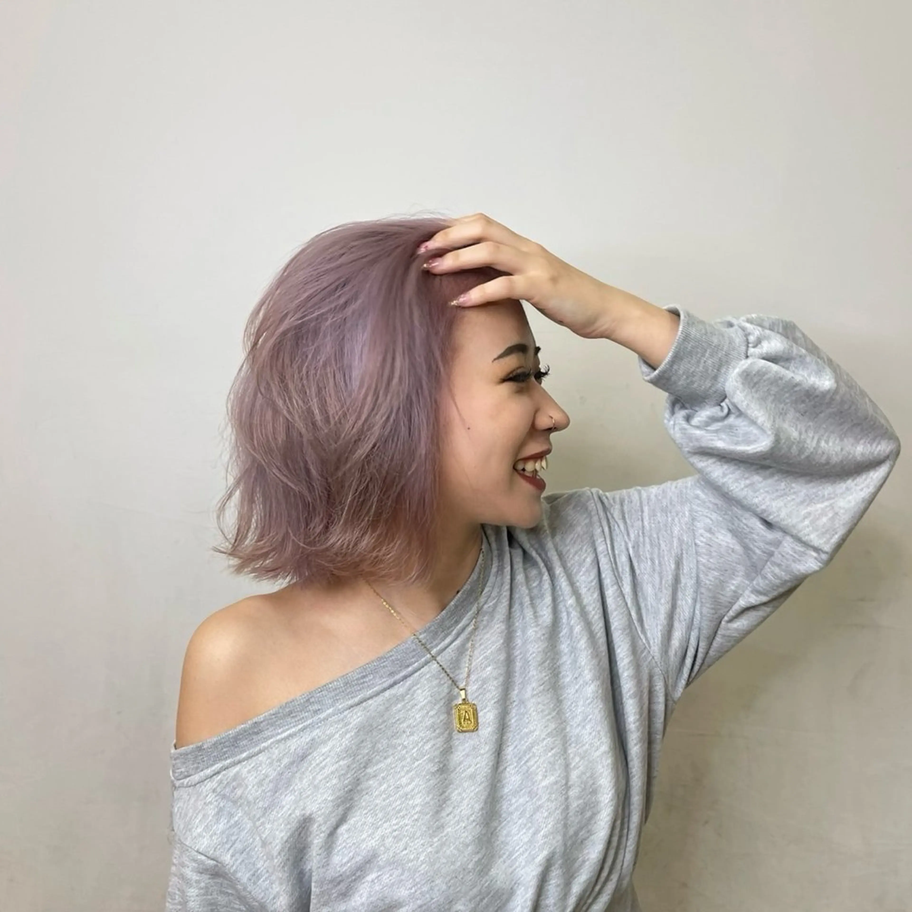 ミディアム カラー ピンクカラー ホワイトピンク レイヤーカット RITZY こうたのヘアスタイル