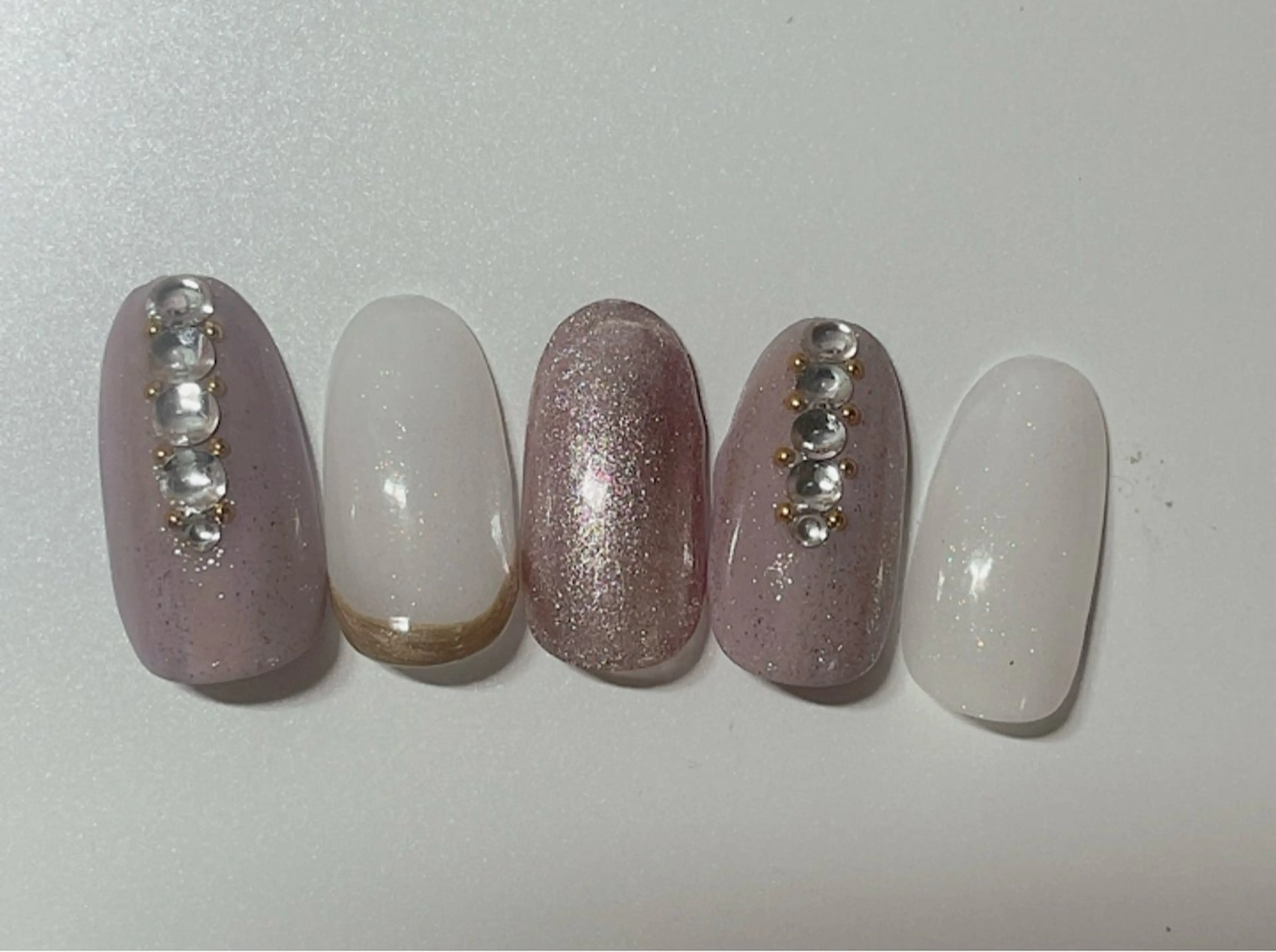 ネイル アートネイル ゴージャス キラキラネイル ピンク ホワイト Nakao Hitomiのネイルデザイン