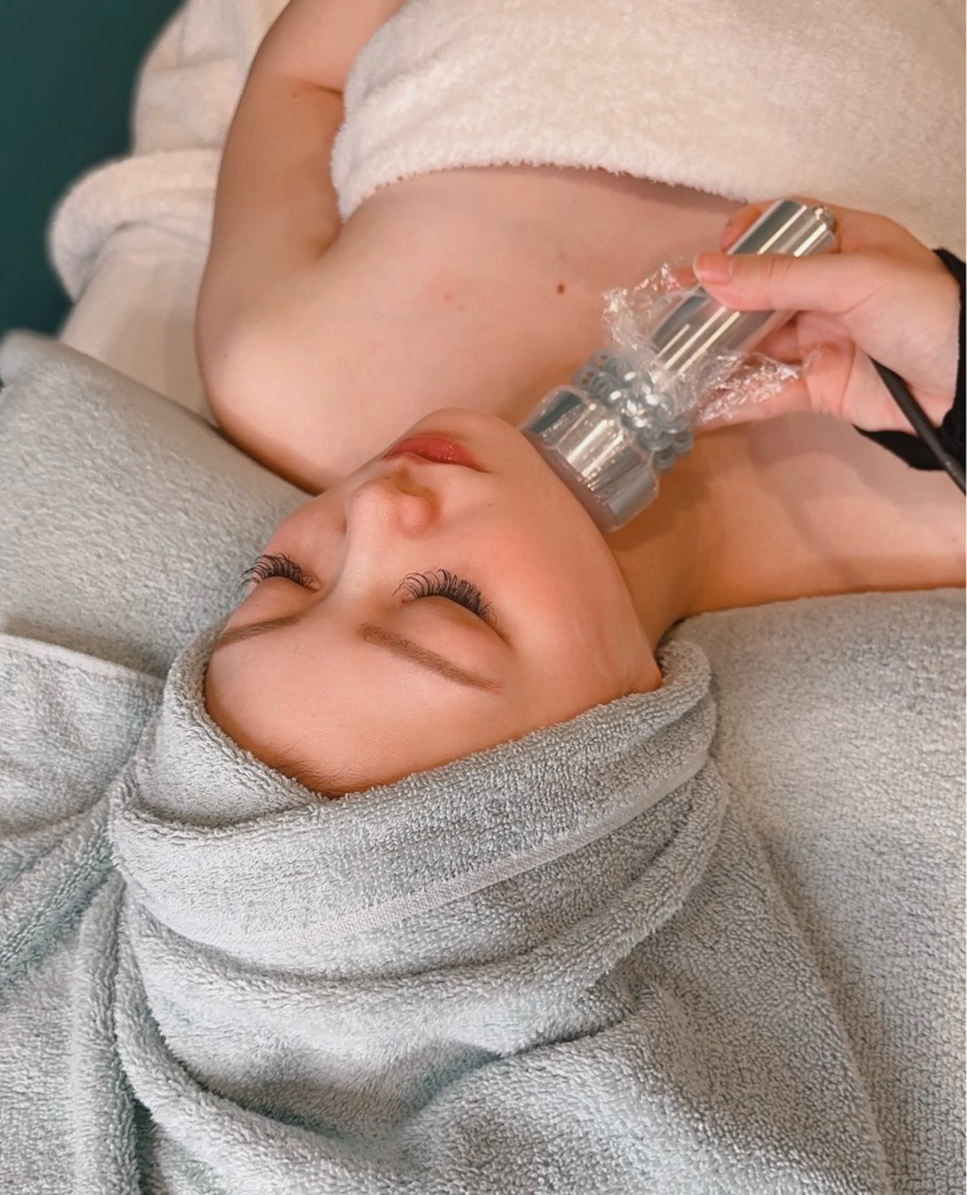 【小顔☆即日効果】針を使わない脂肪撃退✨美容成分導入×脂肪減少マッサージ🔥/頬肉・二重アゴの写真