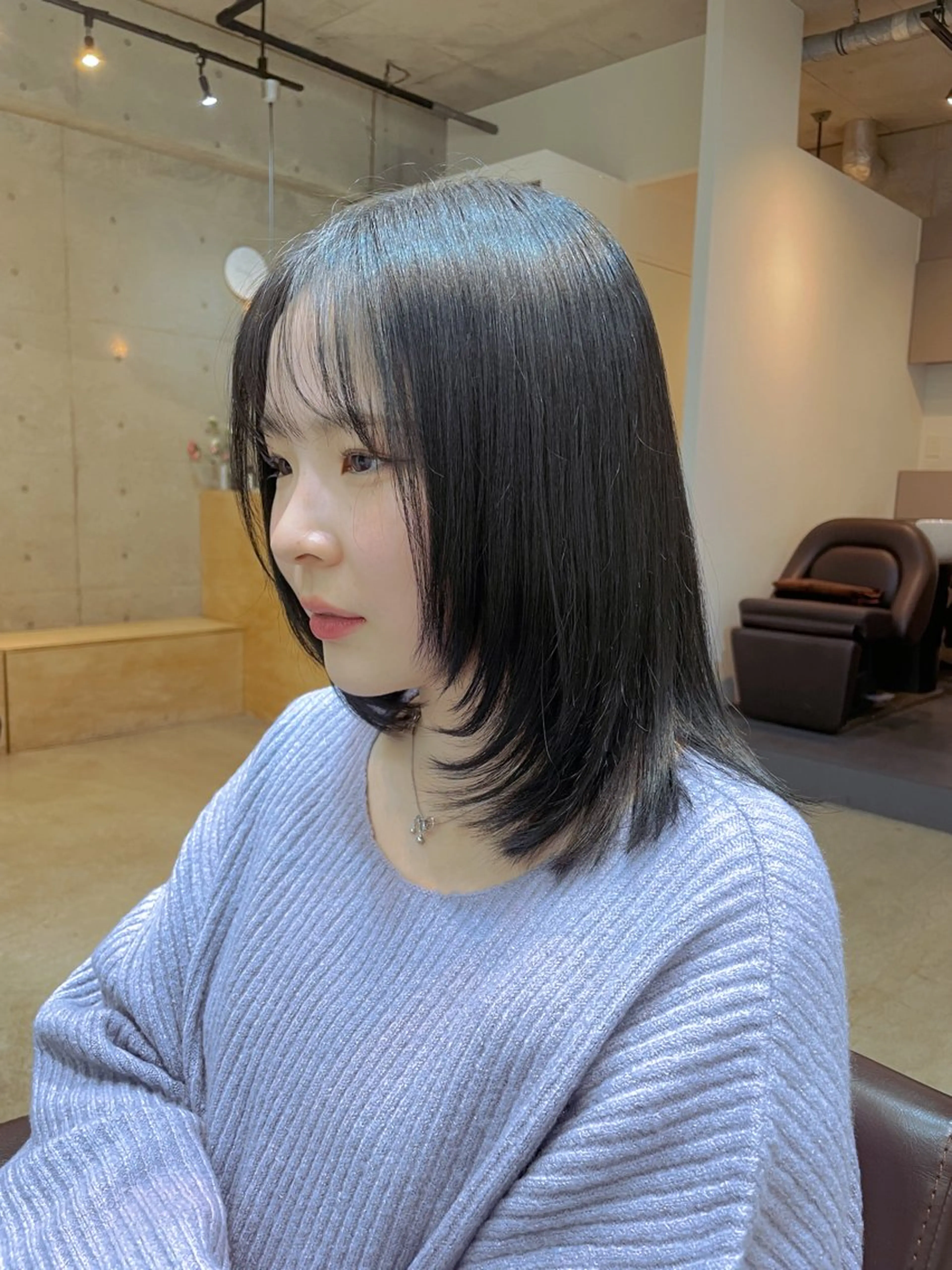 ミディアム 顔まわりレイヤー レイヤーカット カット トリートメント 【arc】Ruri コテ巻き風パーマのヘアスタイル