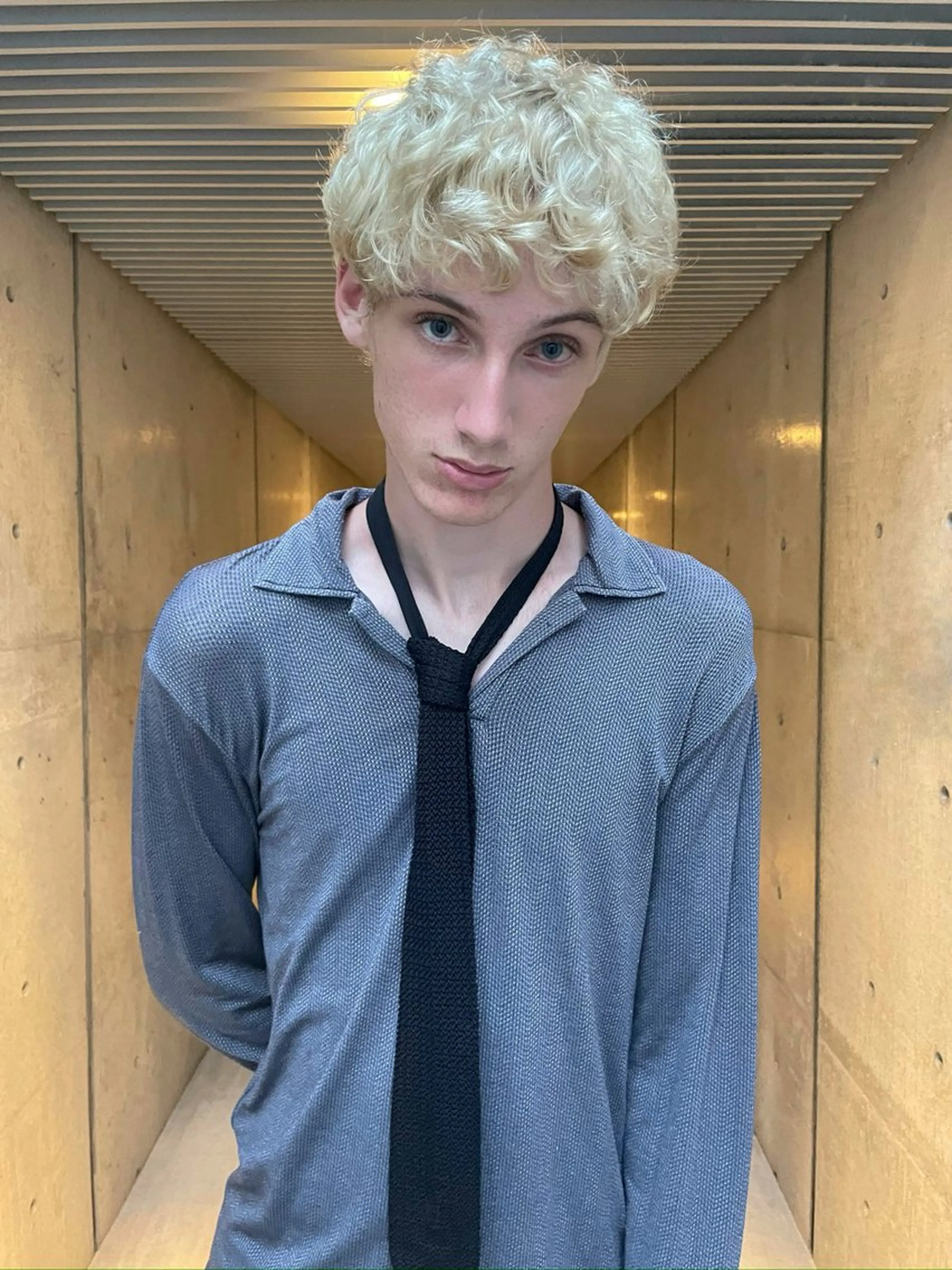 カラー メンズ メンズブリーチ ブリーチ ブロンド ホワイトブロンド ヘアカラー musiiik ryukiのヘアスタイル