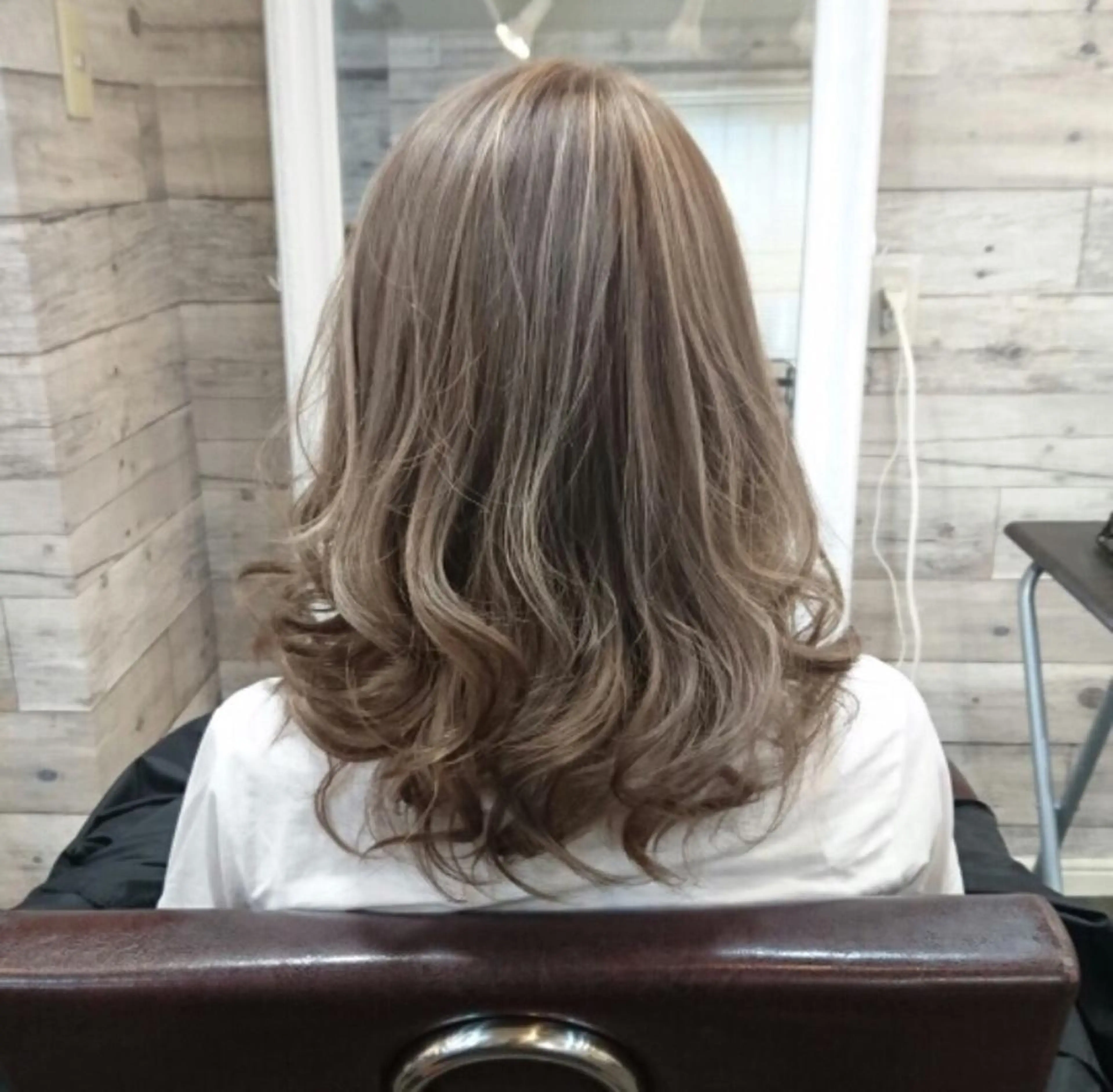 ミディアム カラー Rlino所属・ﾊｲﾗｲﾄ/ﾚｲﾔｰ ｶｯﾄ/大嶽謙のヘアスタイル