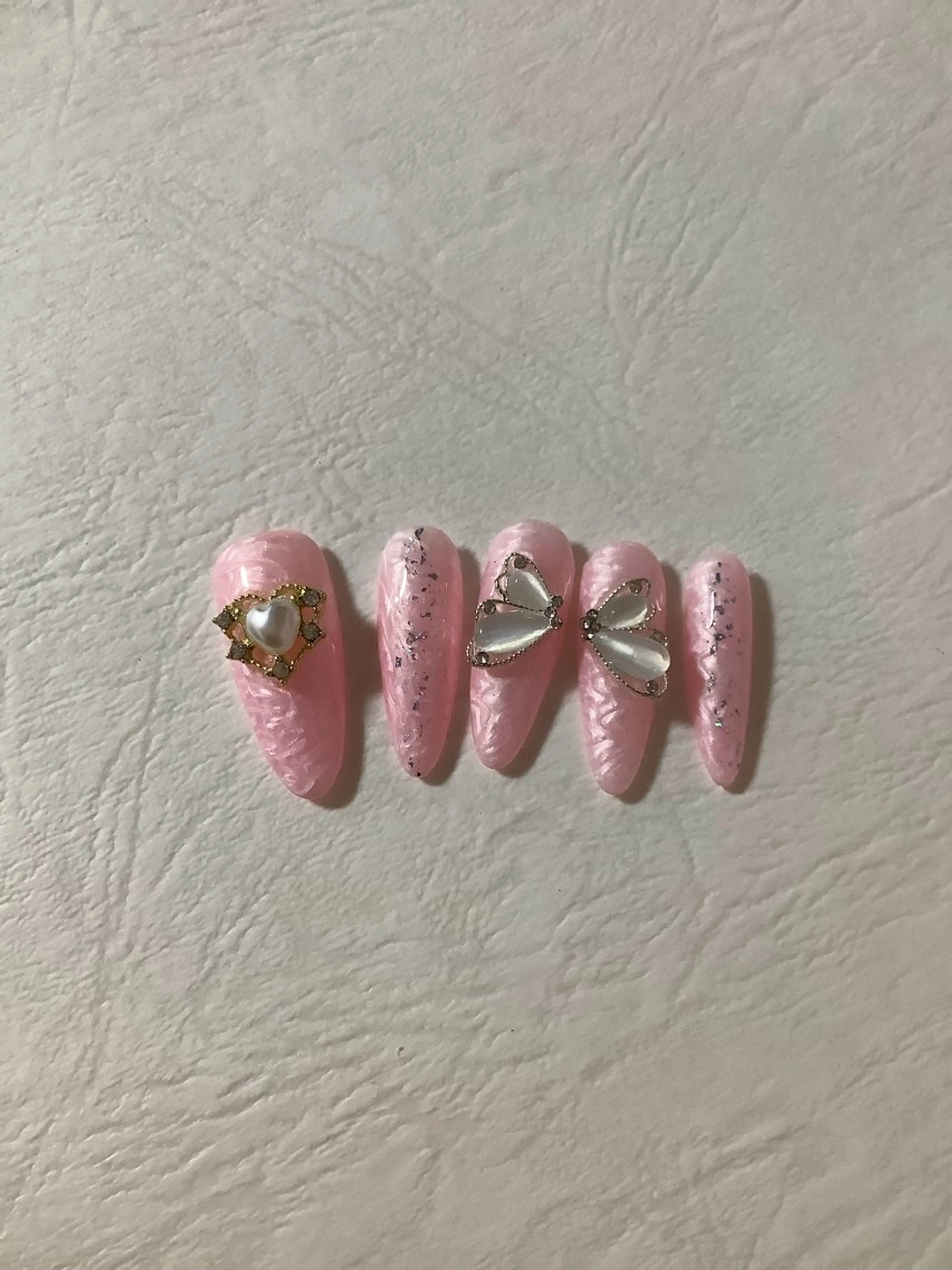 ネイル pink ladyサロン所属・べ にのネイルデザイン