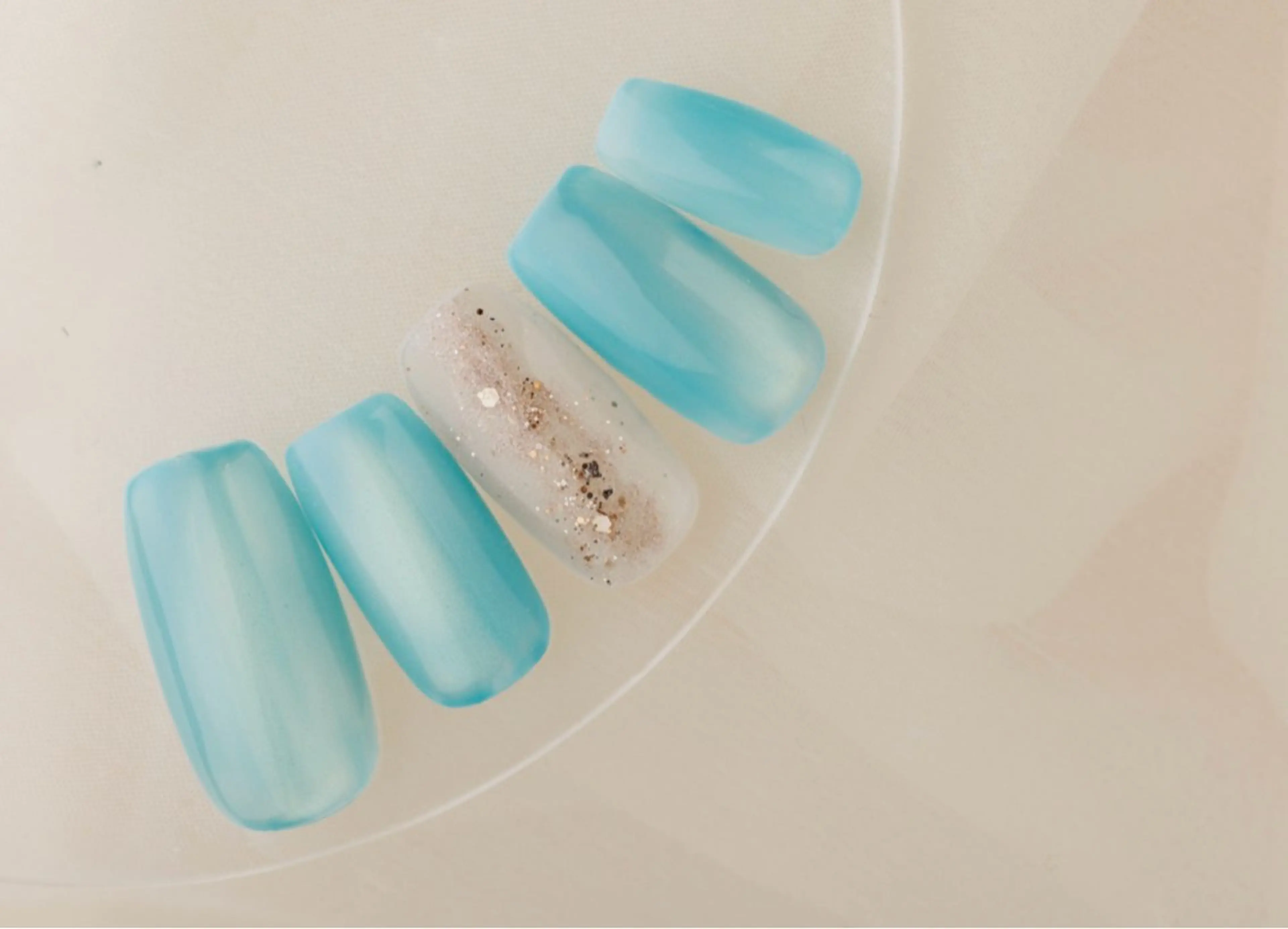 セミロング 月、水、木限定 和泉樹理のネイルデザイン