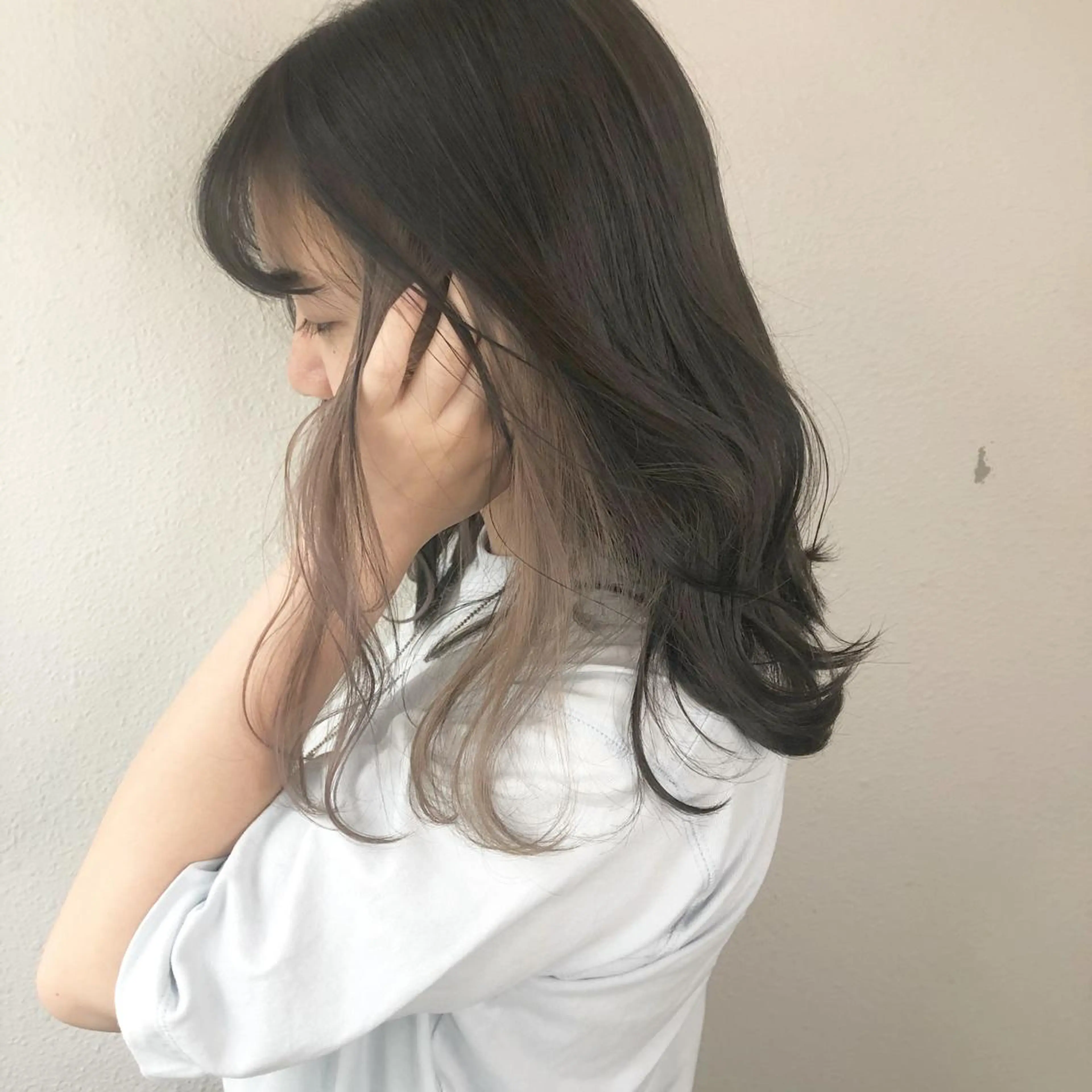 【ワンポイントのおしゃれに🌼】ベース艶カラー+韓国風インナーカラー💖の写真