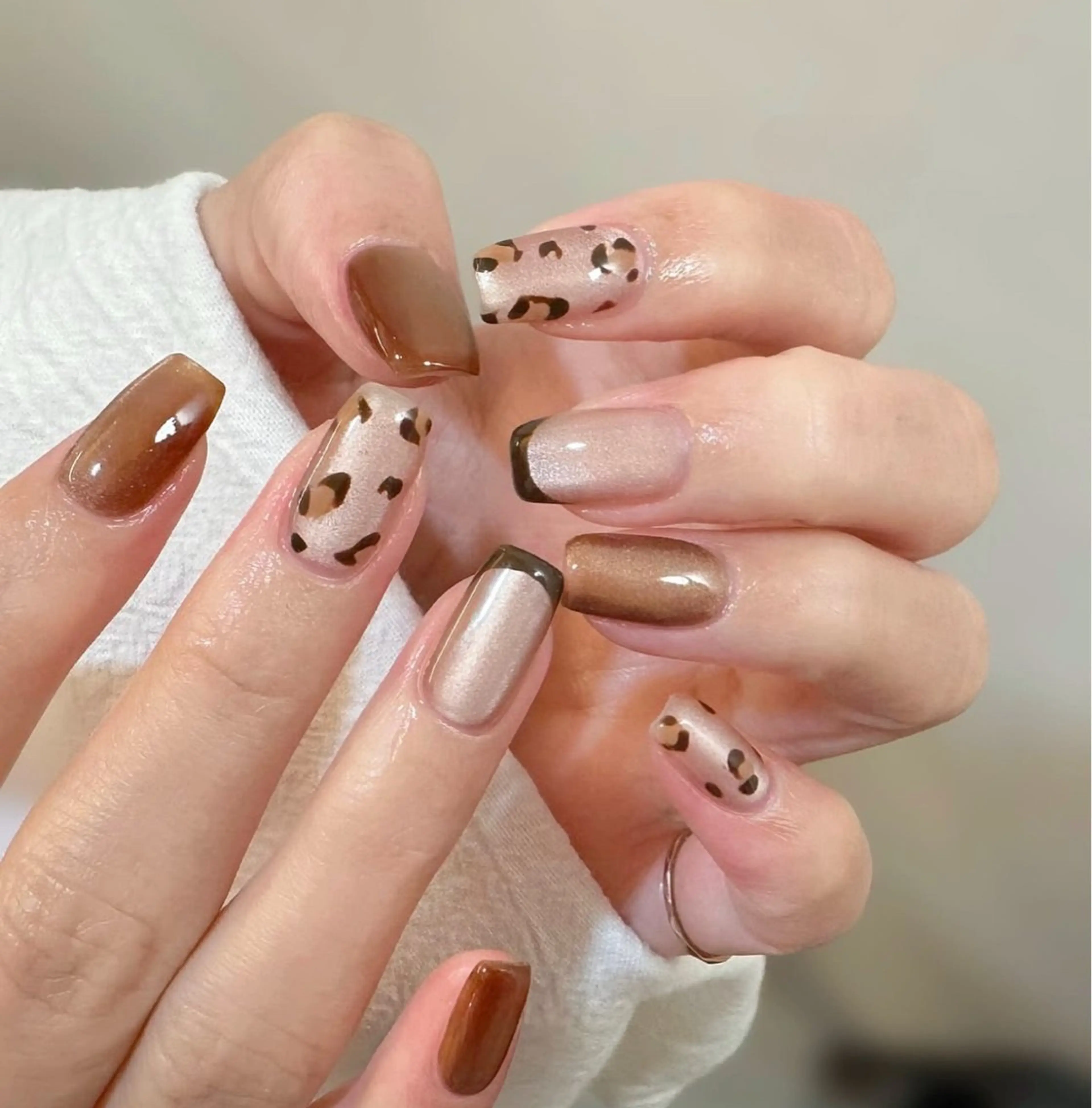 ネイル フレンチネイル キラキラネイル 水色 マグネットネイル ミラーネイル Lina nail所属・Luna 池袋のネイルデザイン