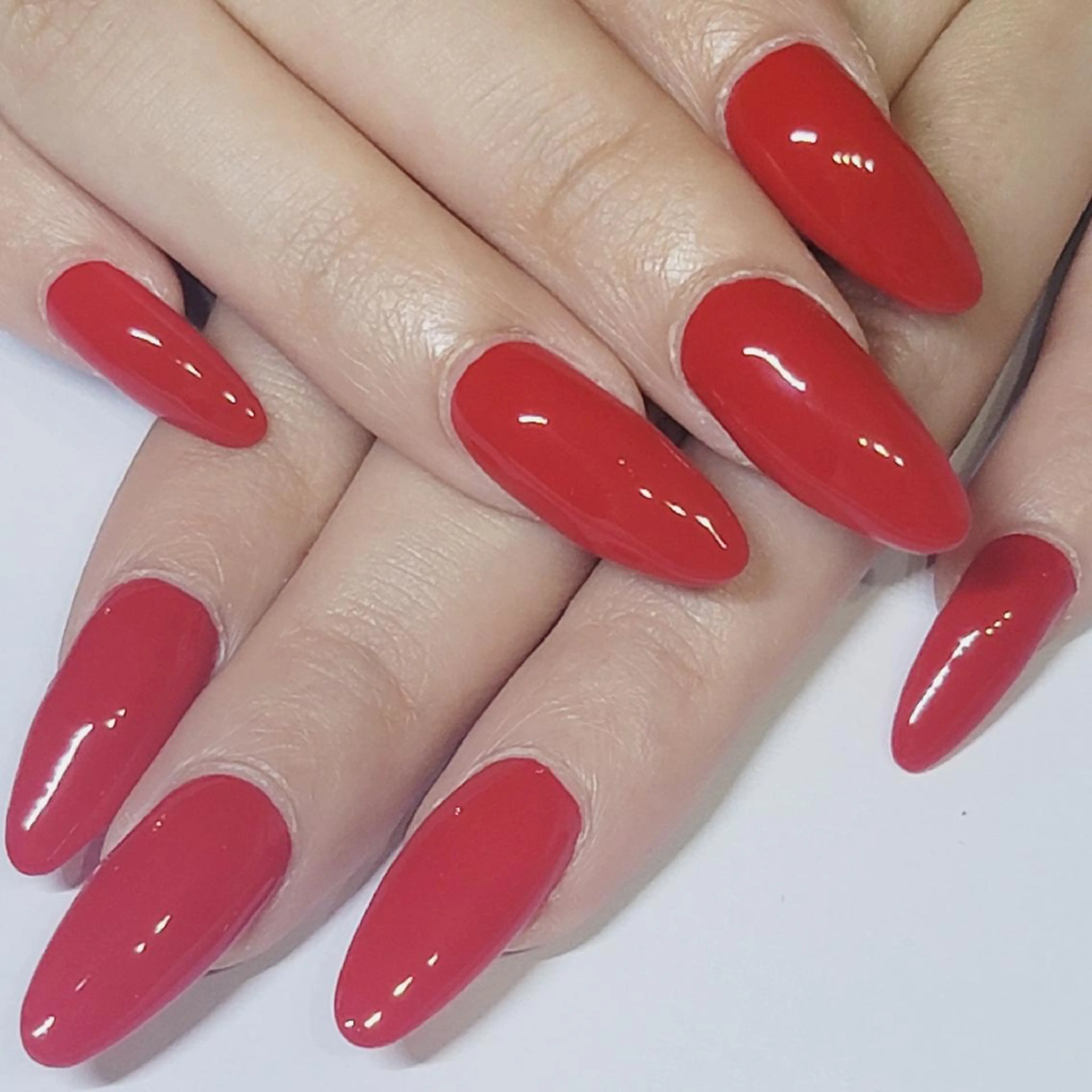 ネイル ワンカラーネイル 赤色 ハンドネイル よしだ ひろきのネイルデザイン