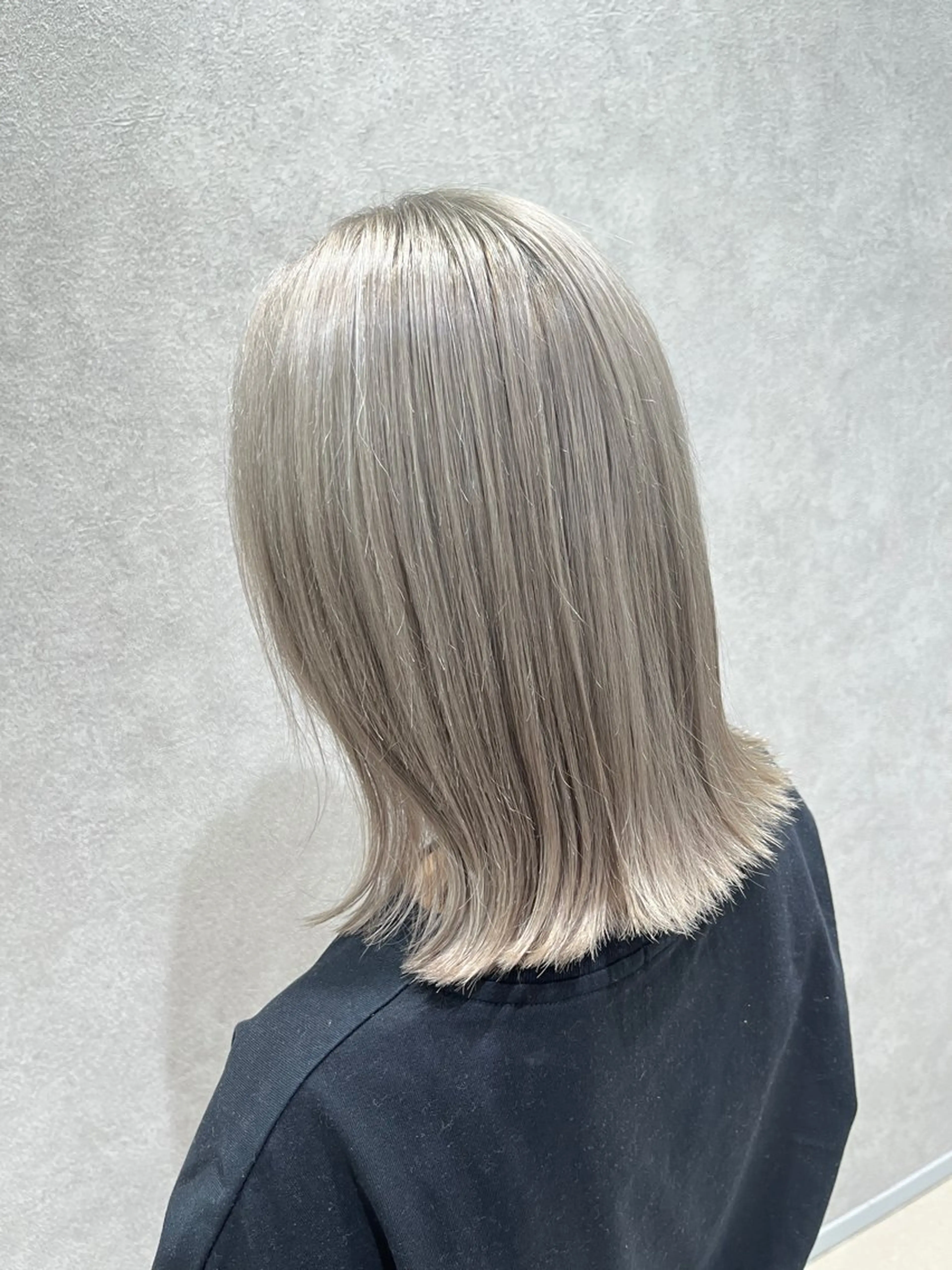 セミロング ヘアカラー トリートメント ハイトーン/ブリーチ 山崎　悠次のヘアスタイル