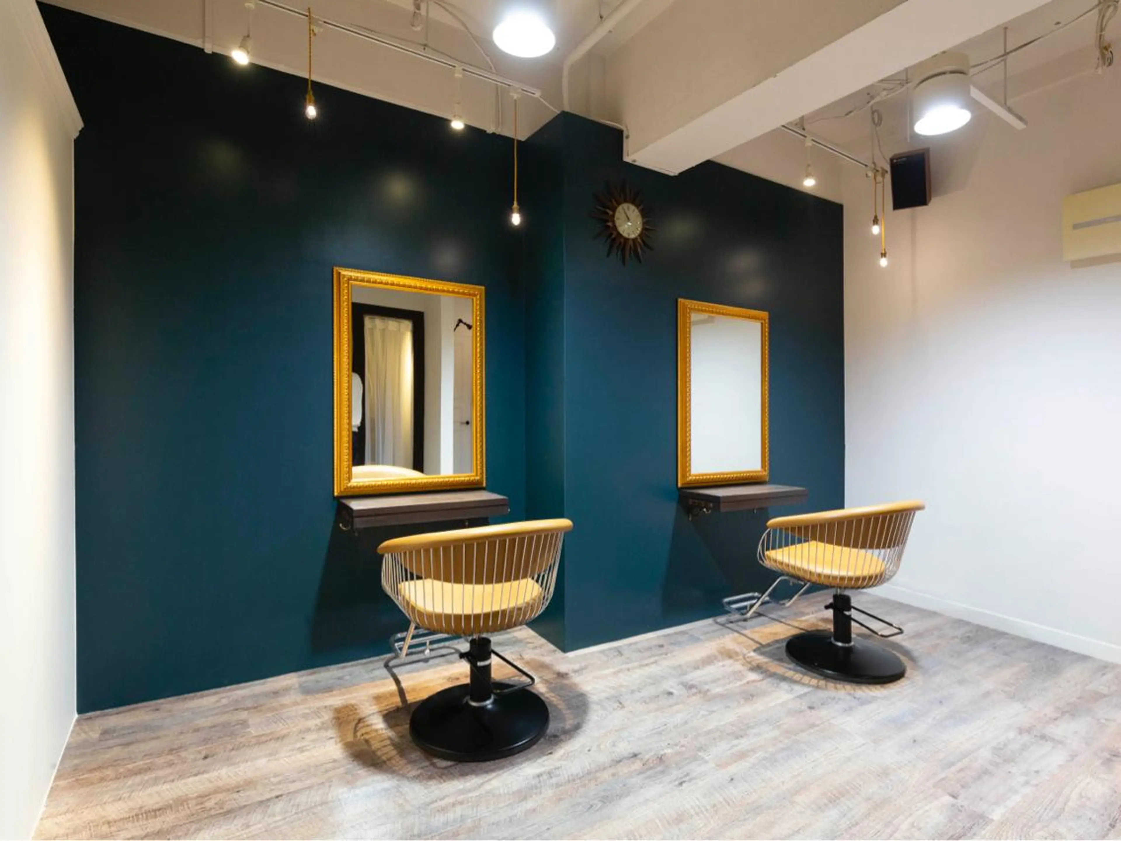 ミディアム パーマ SALOWIN梅田茶屋町店所属・ウルフレイヤーカット /チヒロのヘアスタイル