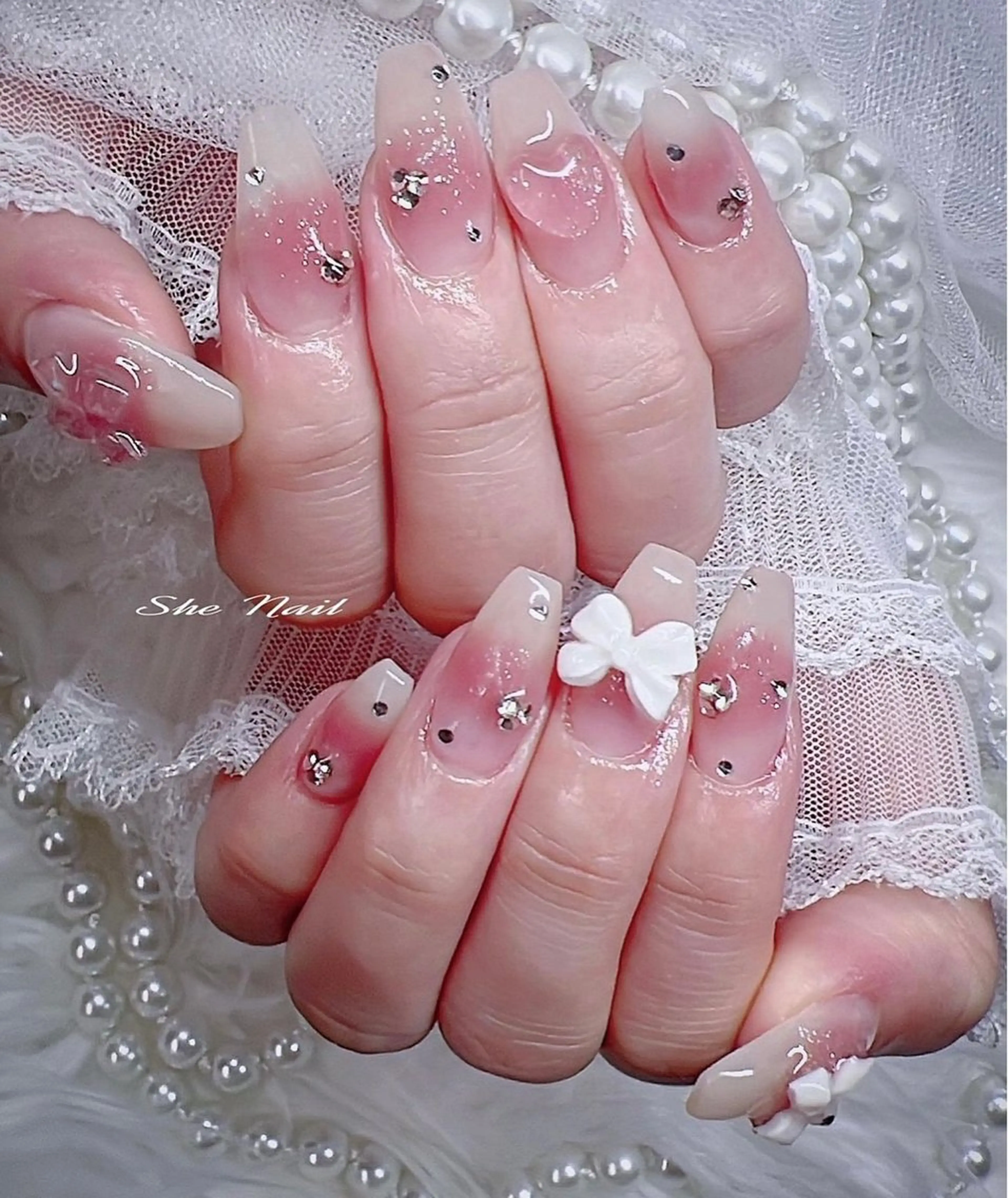 ネイル チークネイル 長さ出し フレンチネイル ガラスフレンチ キラキラネイル ハンドネイル She   Nail所属・ISA_ BELLAのネイルデザイン