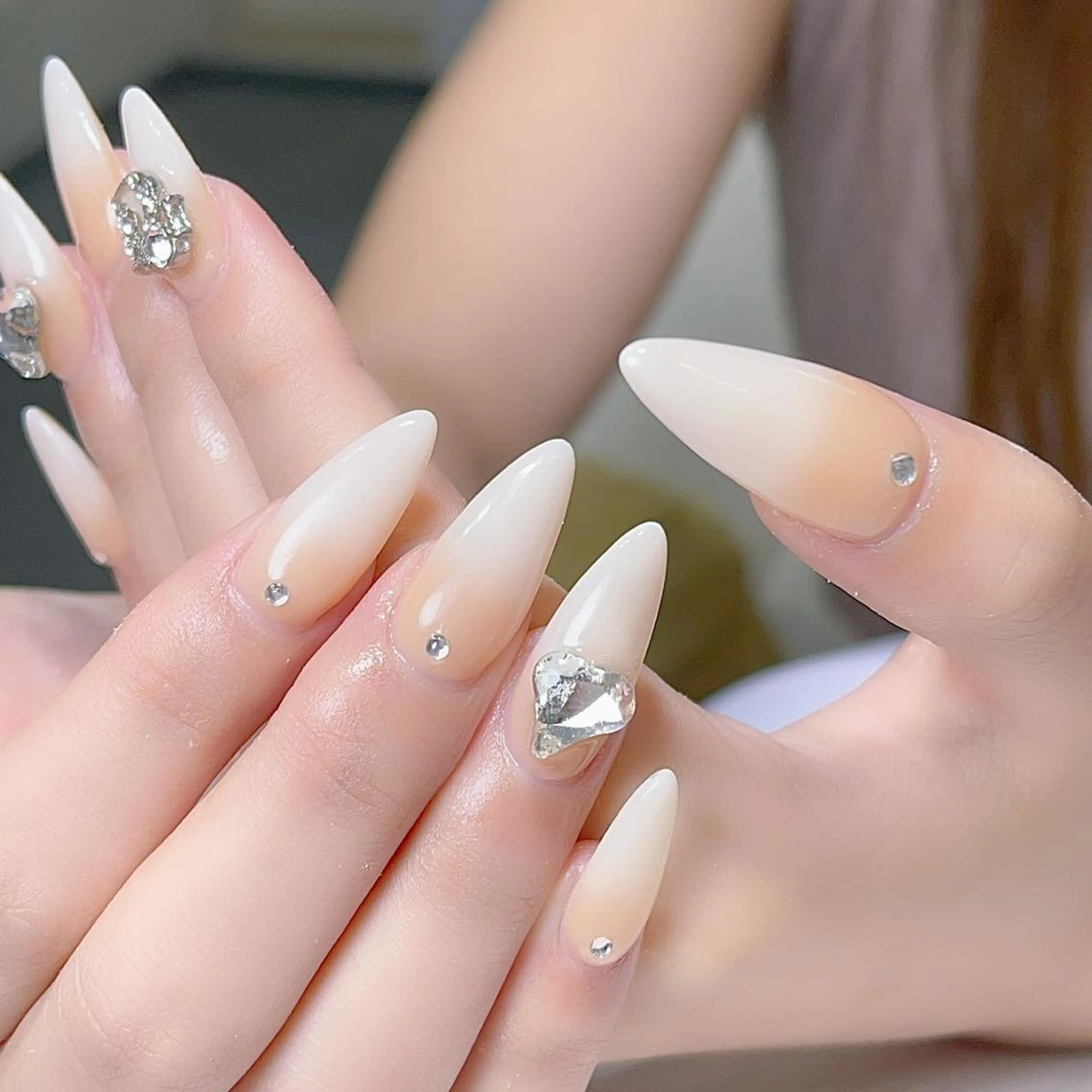 ネイル アートネイル 長さ出し ネイルチップ Queens ciciのネイルデザイン