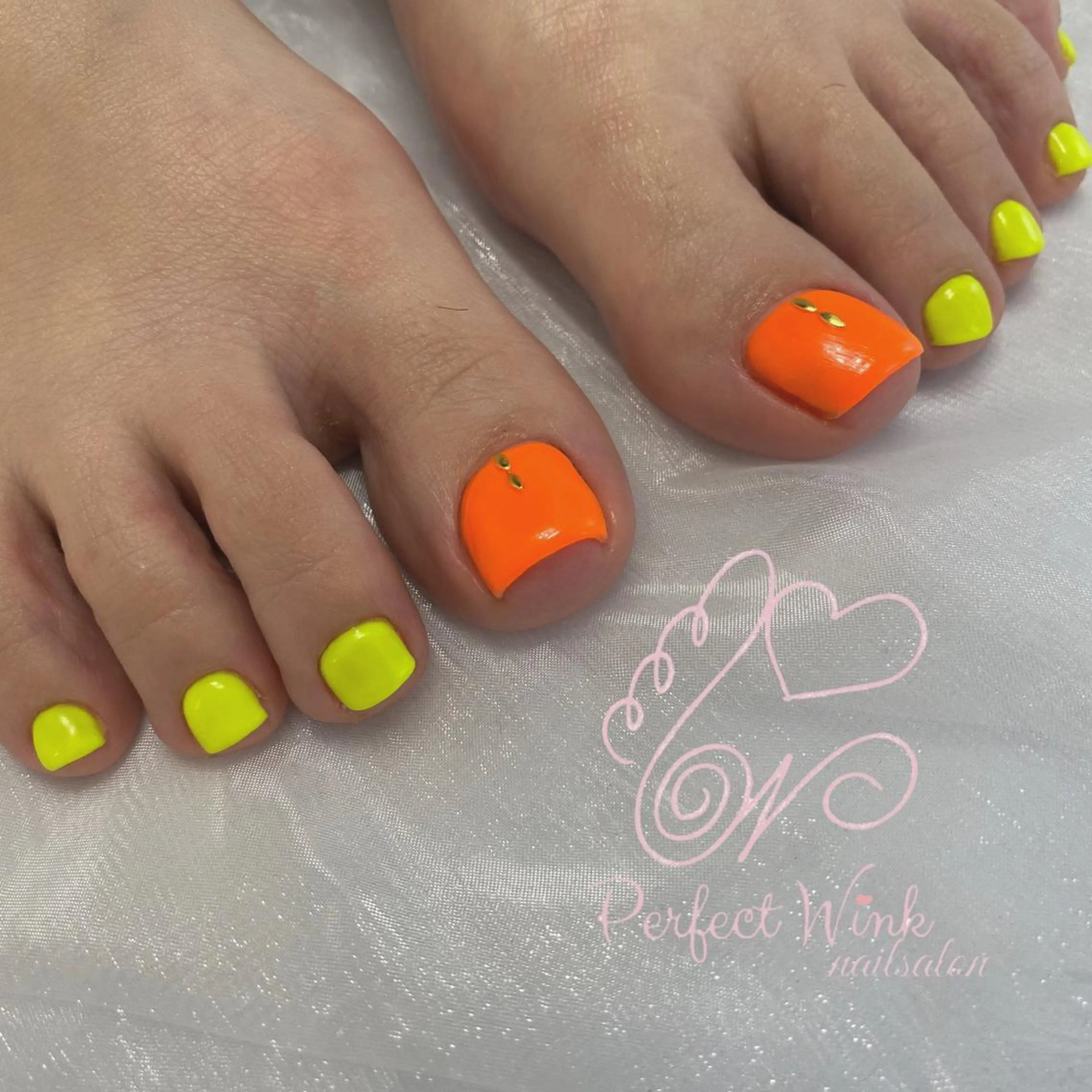 ネイル フットネイル フレンチネイル ジェルネイル グラデーション キラキラネイル ハンドネイル 💅Perfect Wink RUI🌈のネイルデザイン