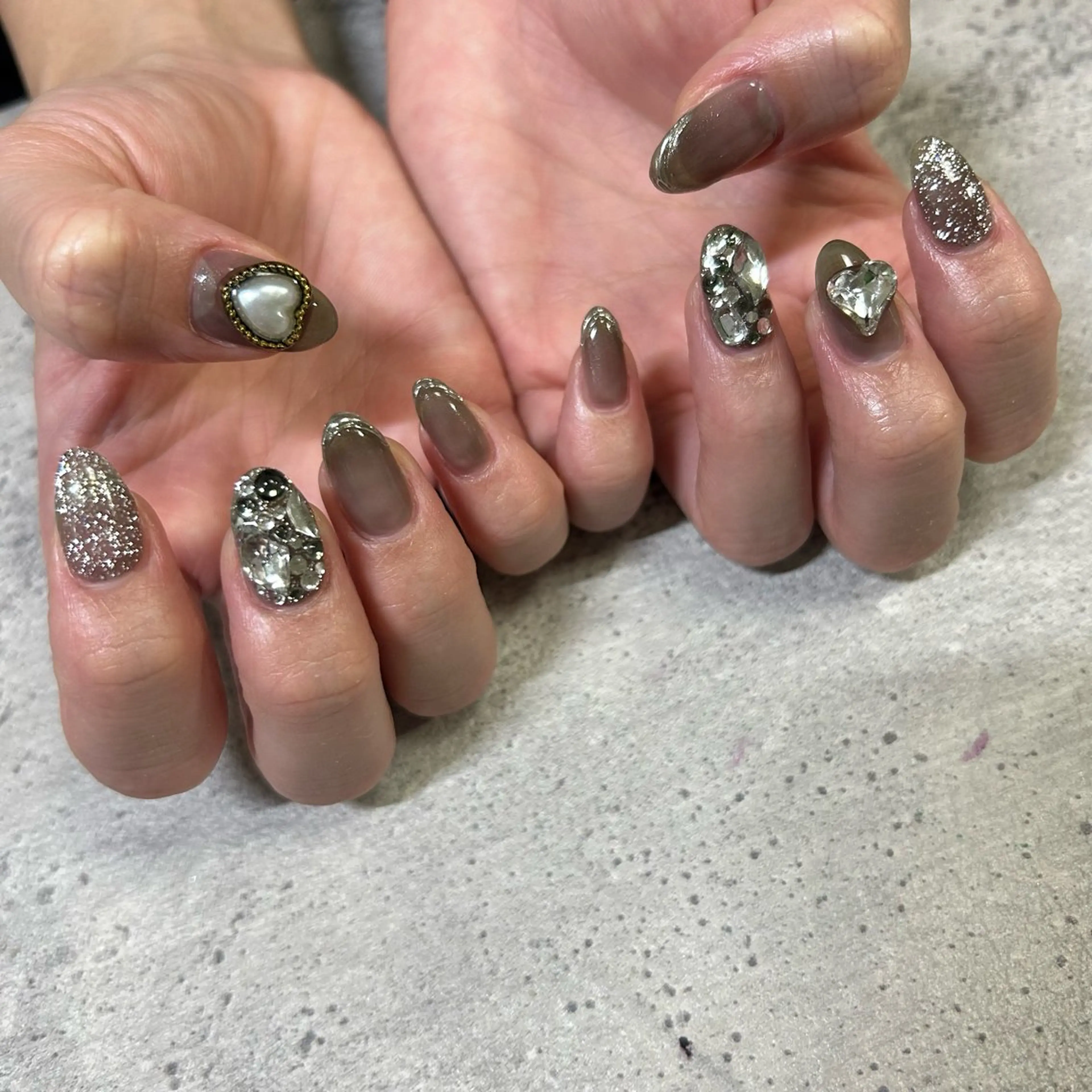 ネイル ハート ストーンネイル ハンドネイル ハンドケア 今福鶴見ネイル 8(ｴｲﾄ)のネイルデザイン