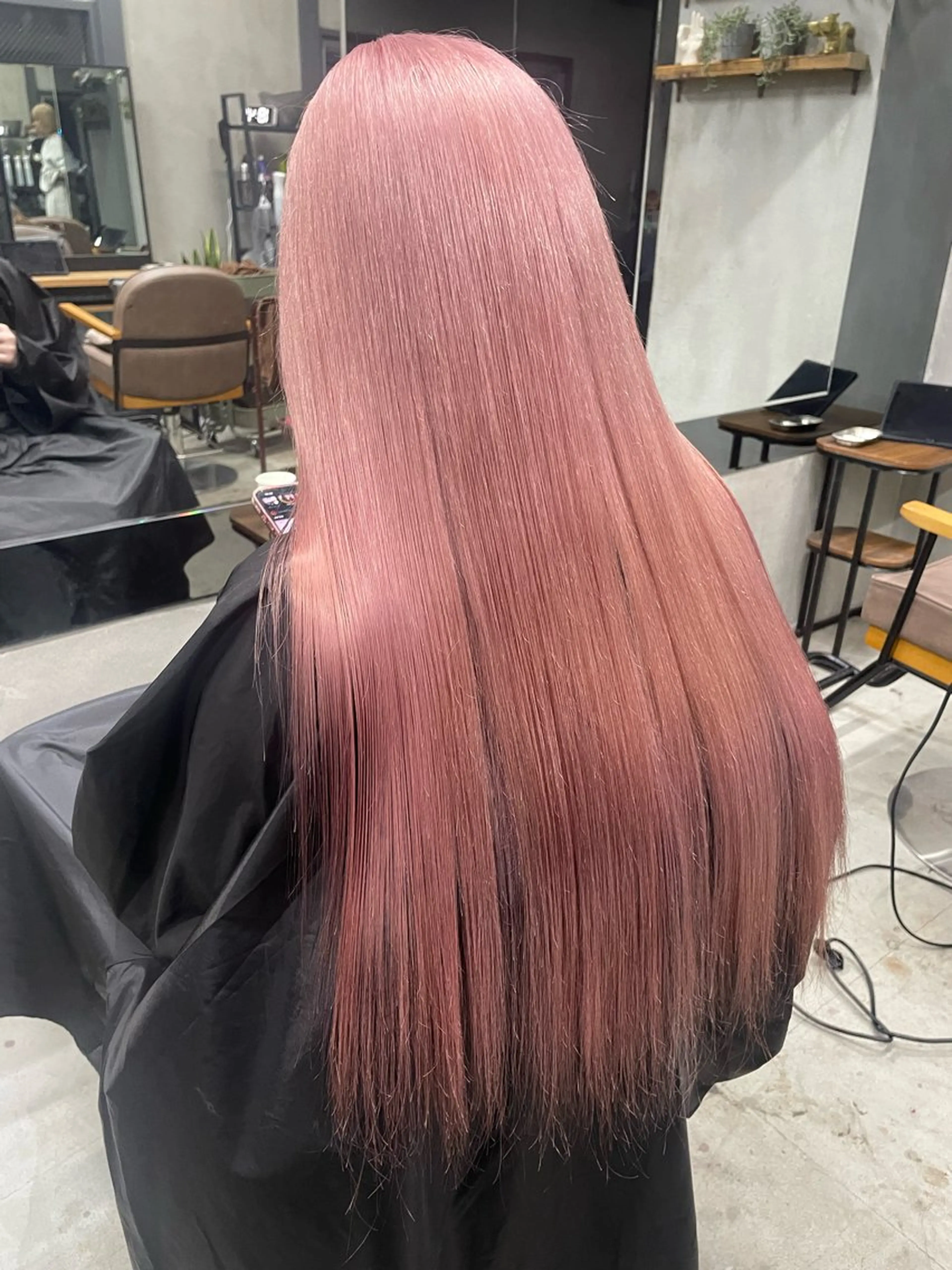 ロング カラー ピンクカラー AIRI layer cut hairのヘアスタイル