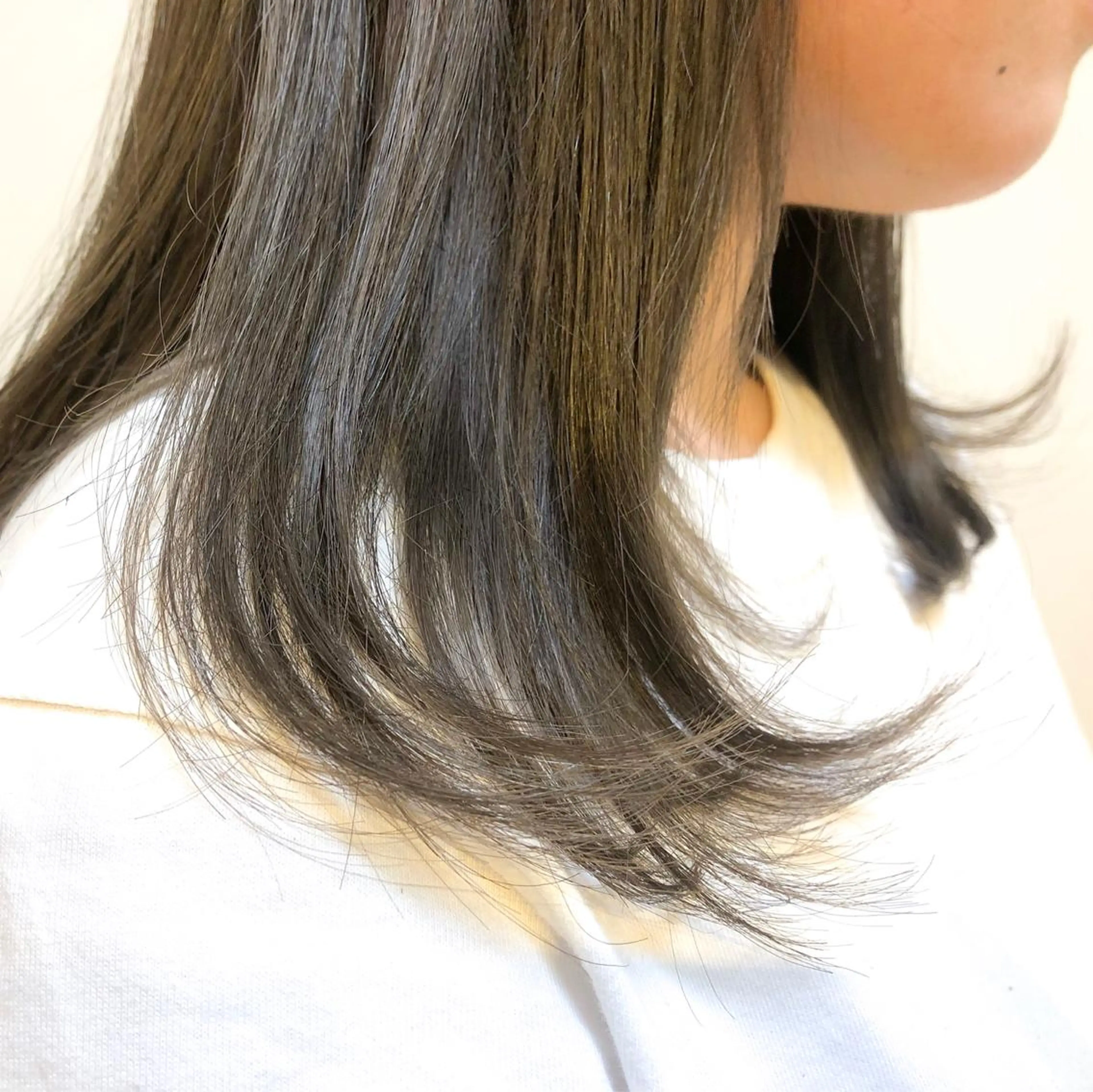 ミディアム カラー ブリーチ 透明感カラー グレージュ 尾籠 美幸 （オゴモリ ミユキ）のヘアスタイル