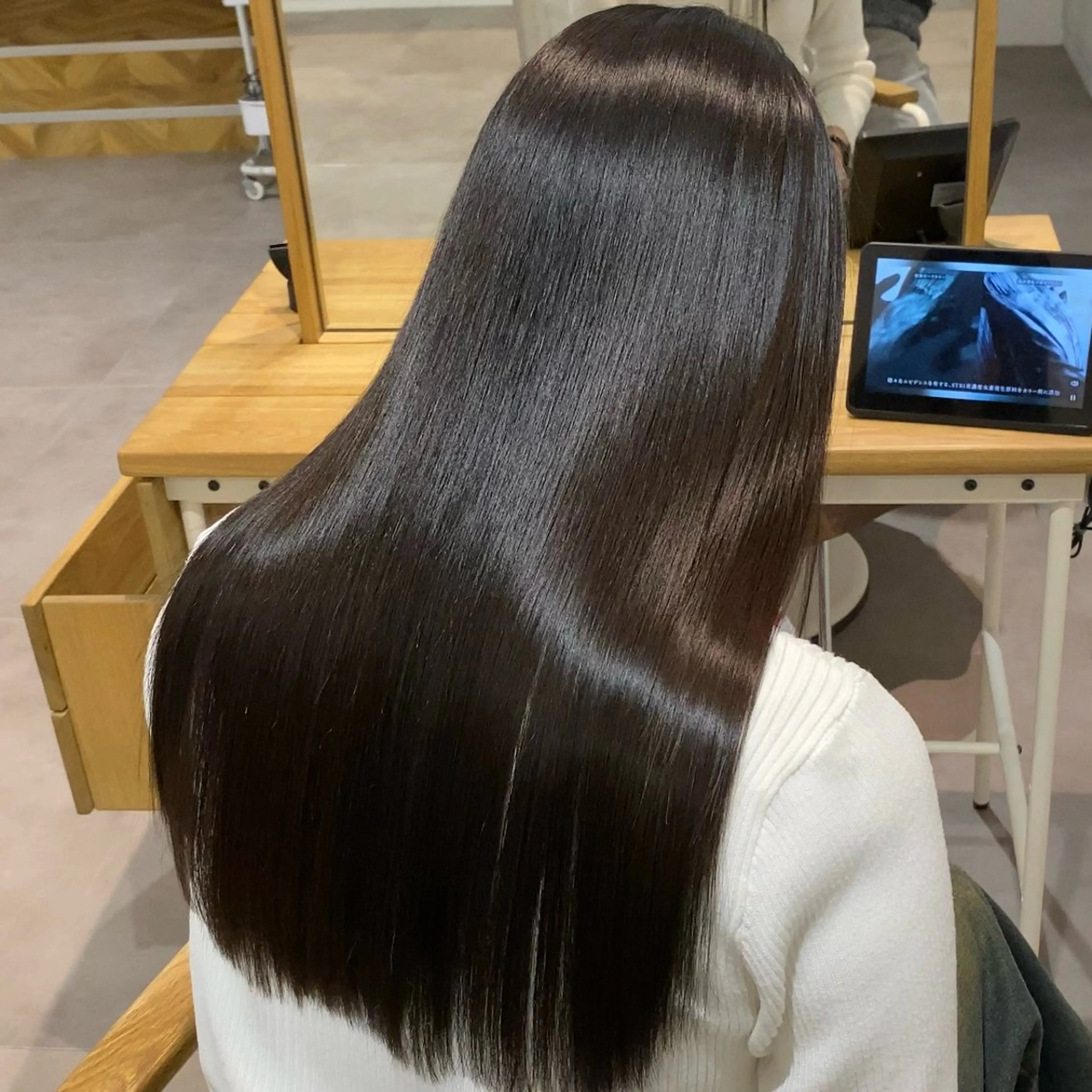 ロング 髙橋 美妃のヘアスタイル