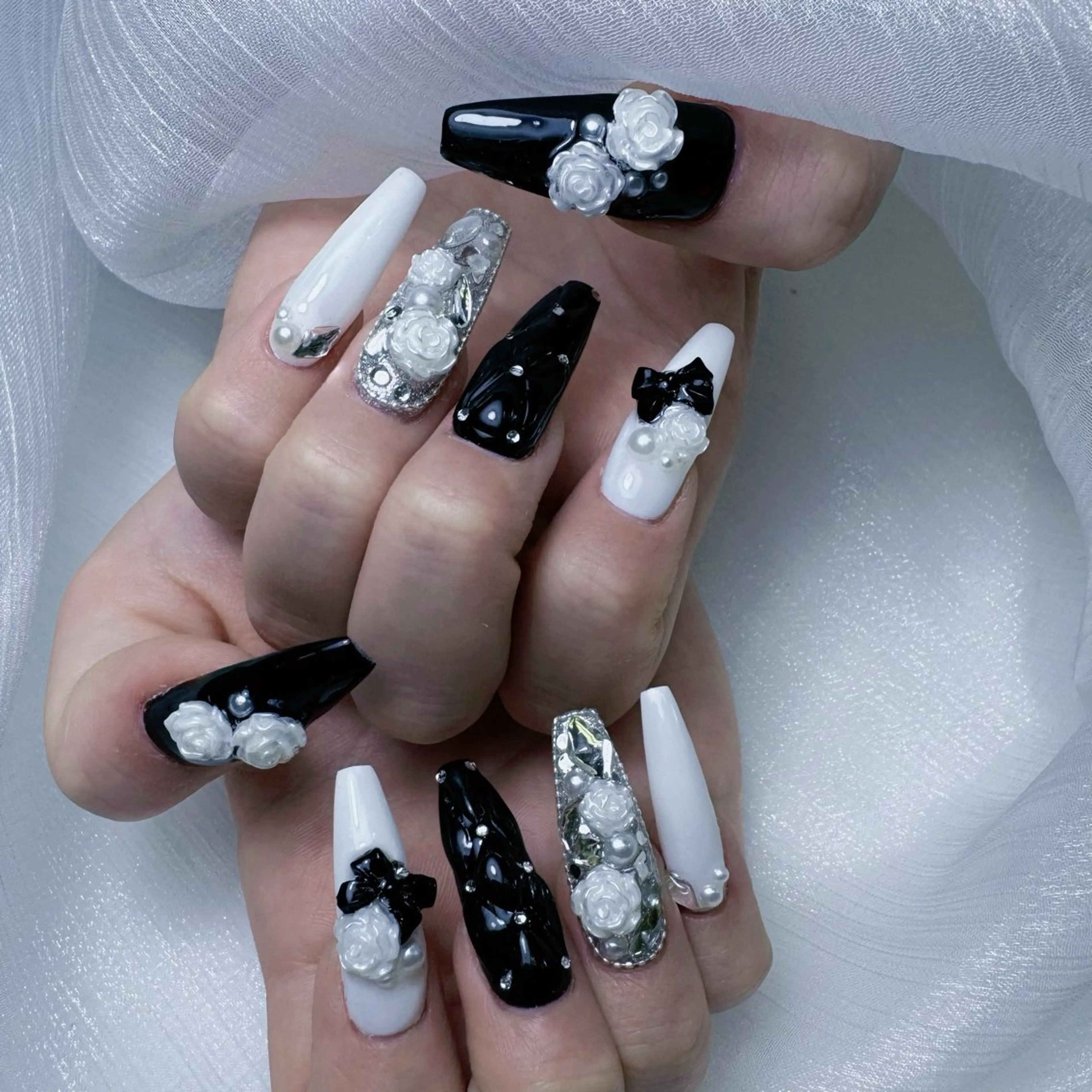 ネイル チークネイル ガーリー キラキラネイル 韓国ネイル ミラーネイル ハンドネイル NailPrincess所属・princess スカルプ専門店のネイルデザイン