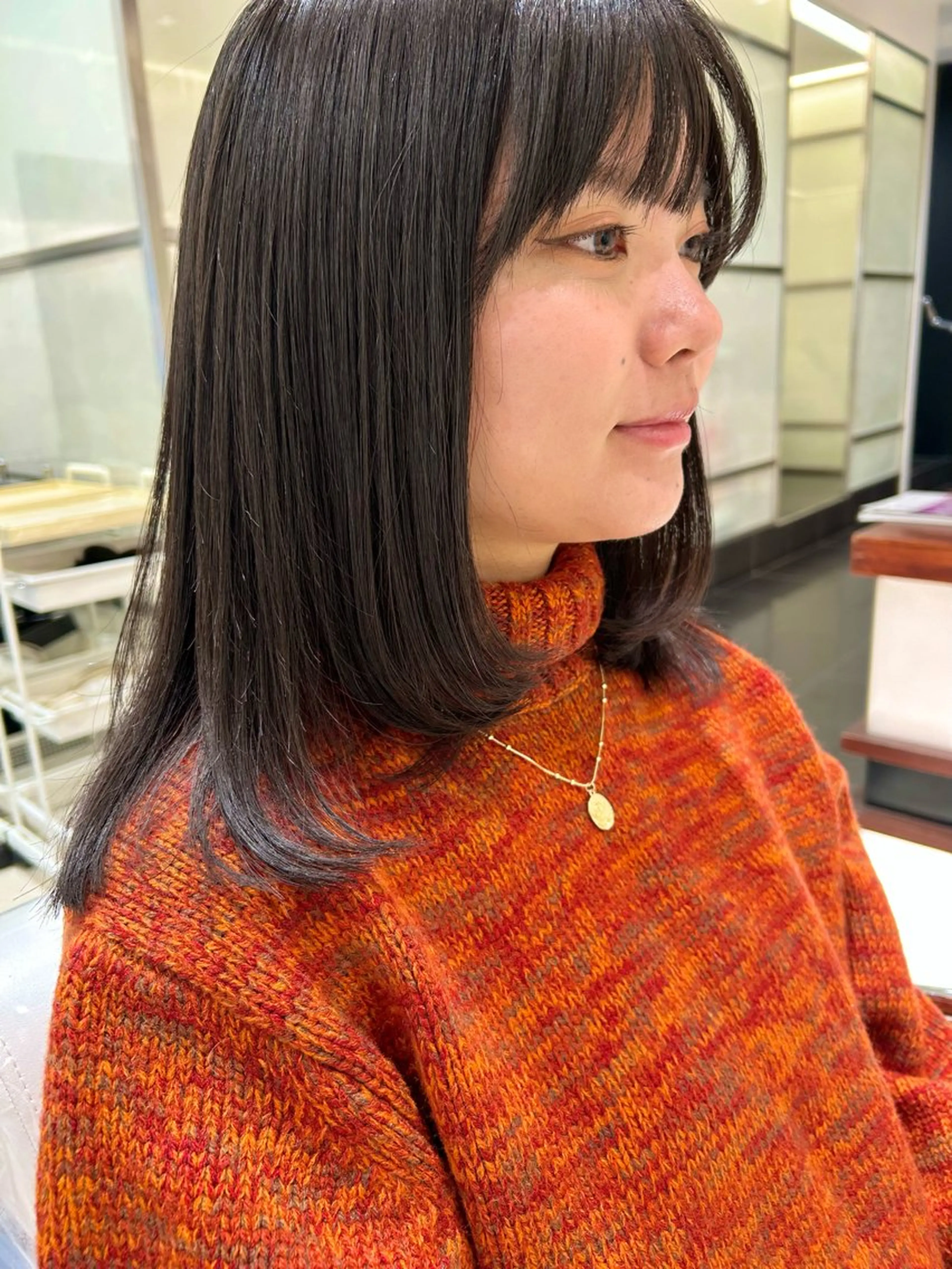 セミロング カット オオタ ユイナ🌈のヘアスタイル